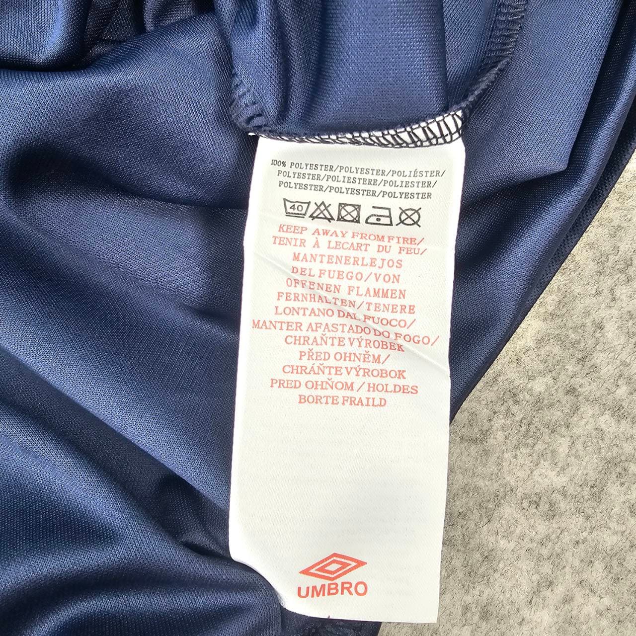 Not genuine Umbro washing tag reverse example