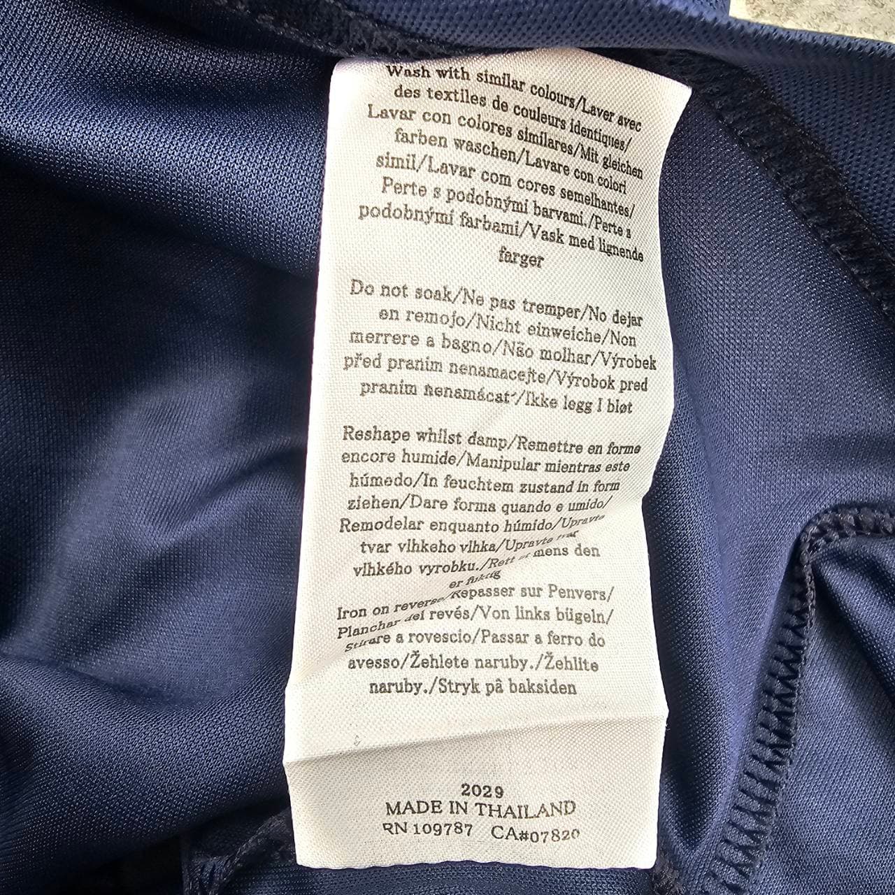 Not genuine Umbro washing tag front example