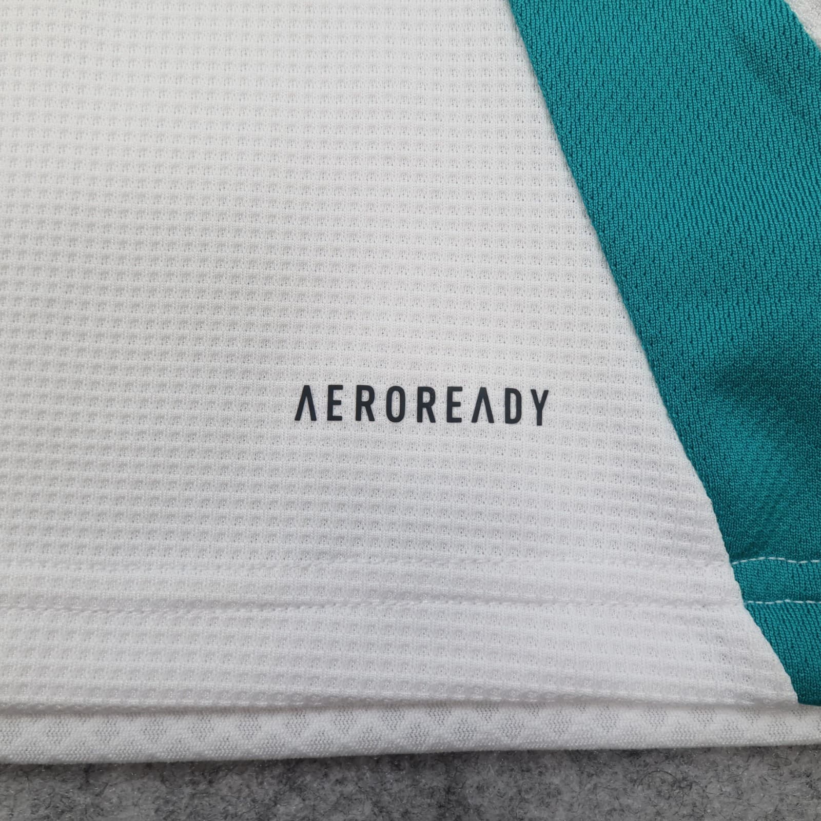 Newcastle United Shirt 3XL White Third Kit 2024 2025 Adidas Jersey  Isak 14 photo 3