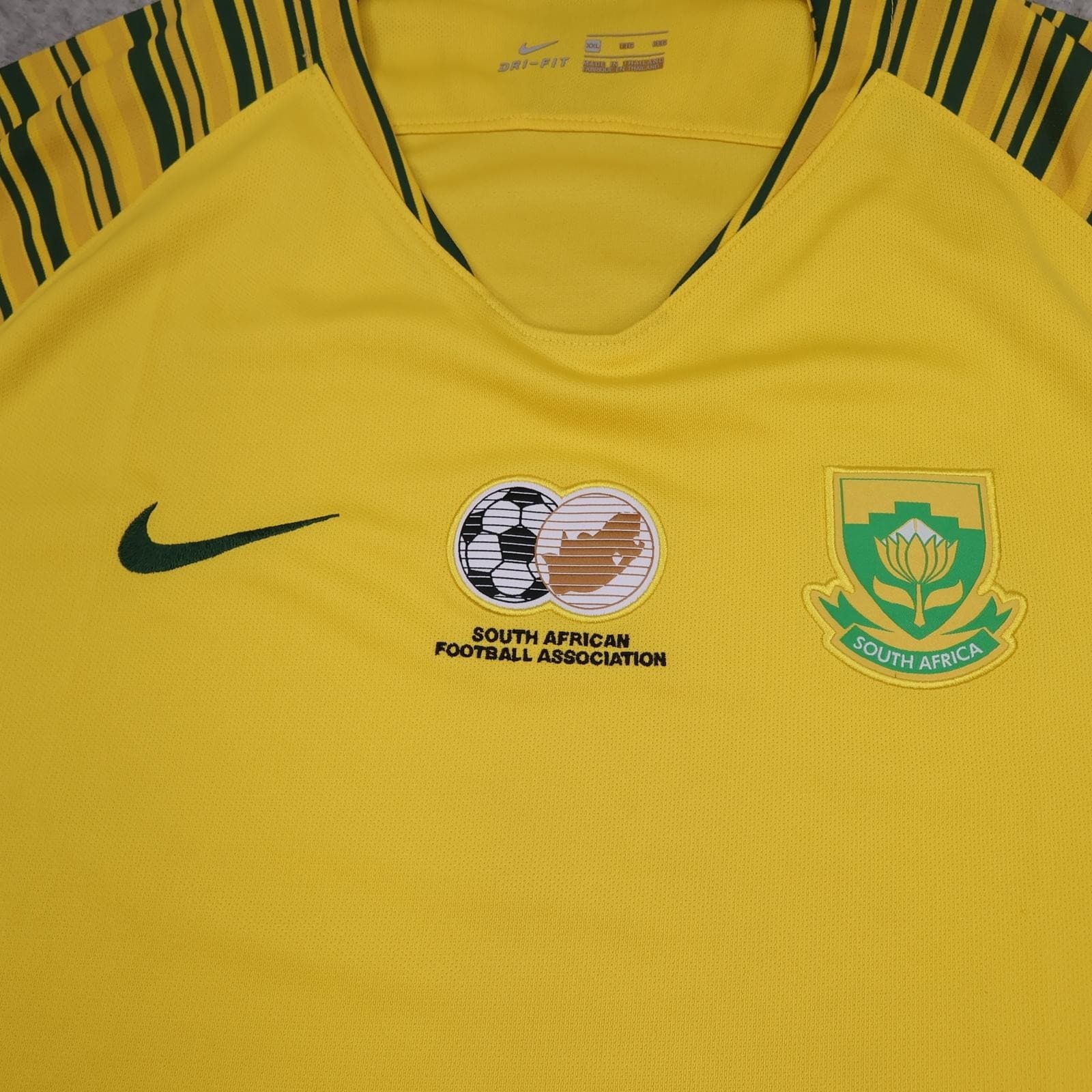 South Africa Home Shirt Mens 2XL Yellow 2018 Football Nike Dri Fit Soccer Jersey photo 4