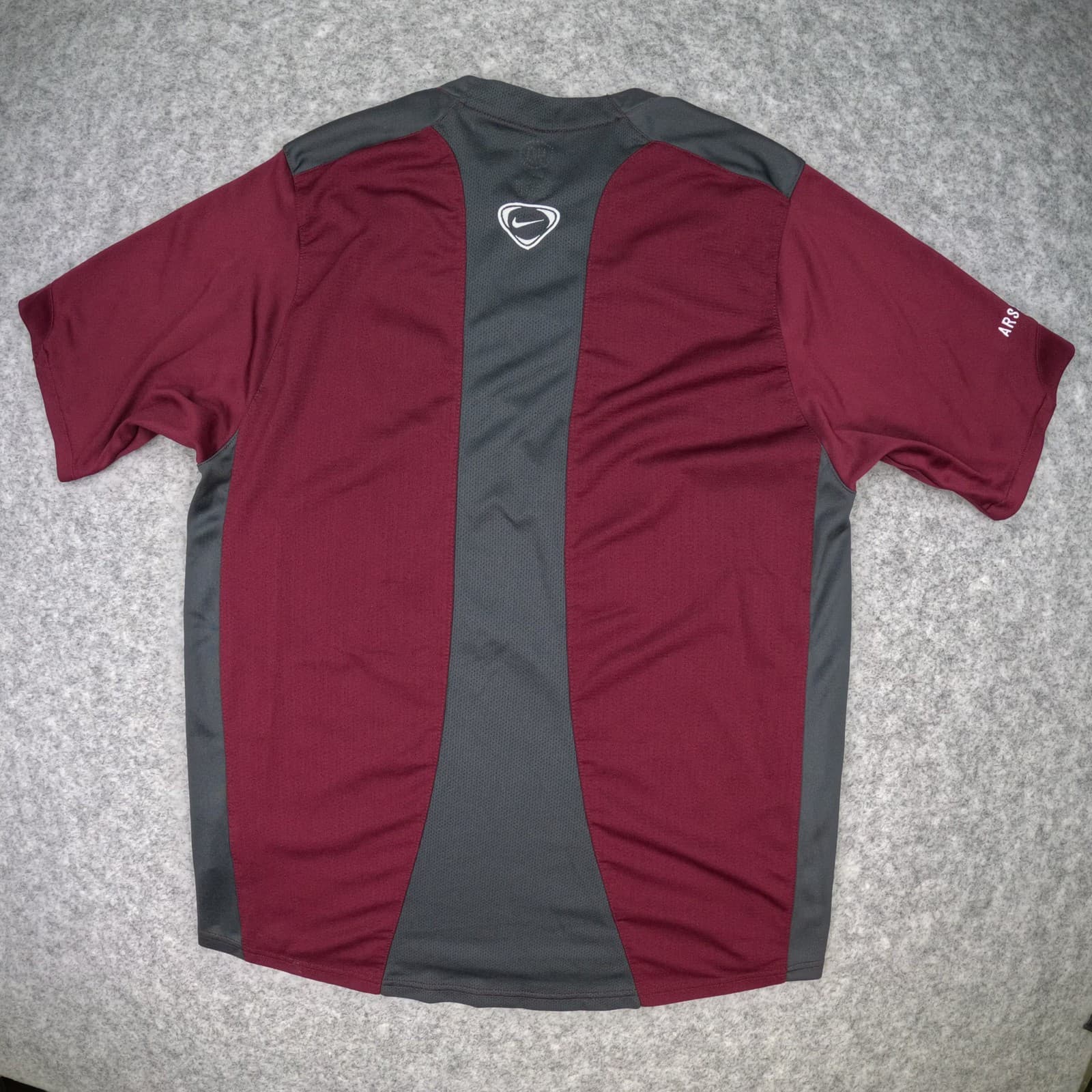 Arsenal Football Training Shirt Medium Red 2005-06 Nike Short Sleeve Jersey photo 2