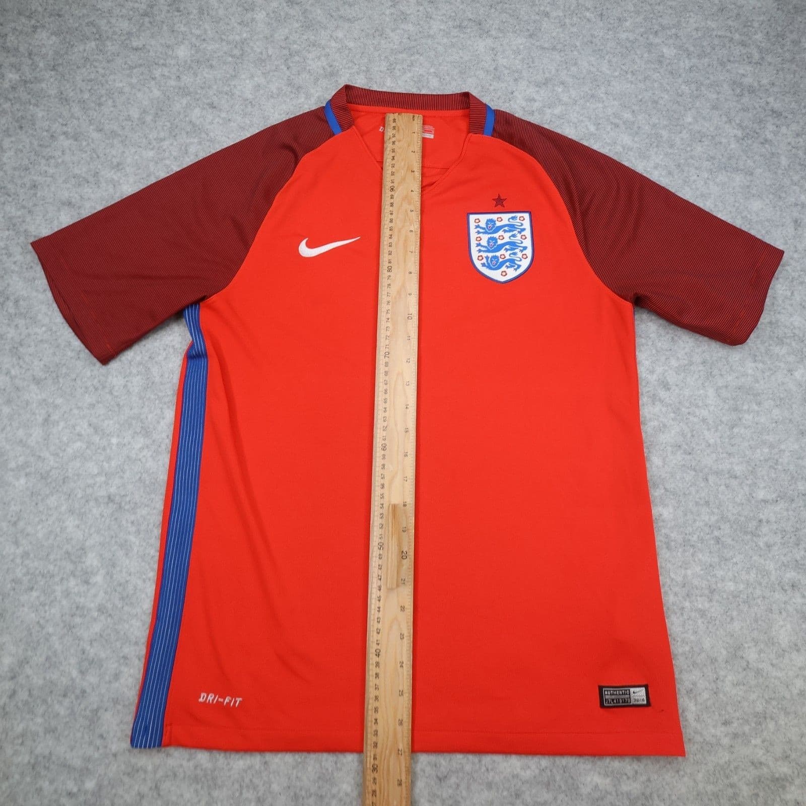 England Football Shirt Medium Nike Red Away Kit 2016 2017 Soccer Jersey photo 11