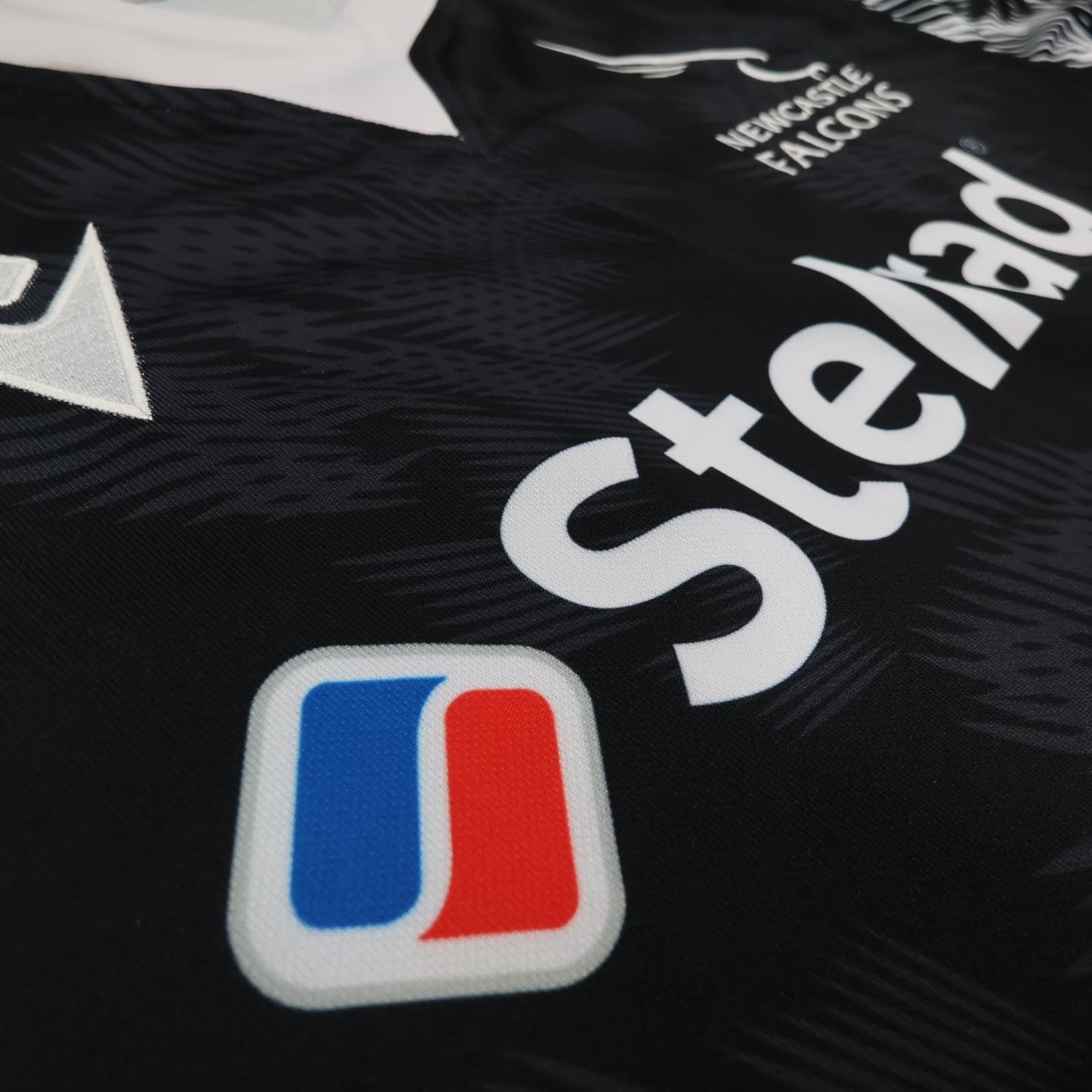 Newcastle Falcons Rugby Shirt Medium Training Kit Black Jersey 2023 2024 Macron photo 7
