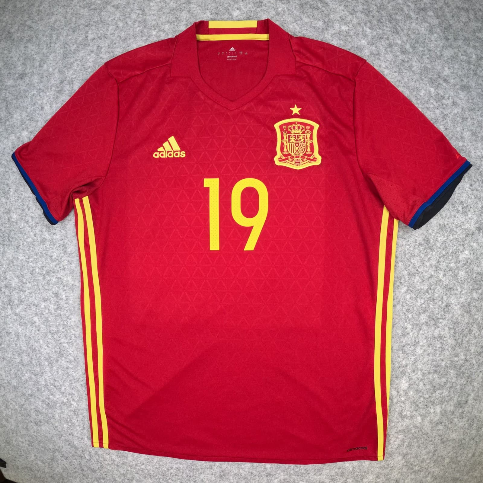 Spain Football Shirt Large Red Home 2016 17 adidas Diego Costa 19 Soccer Jersey photo 2