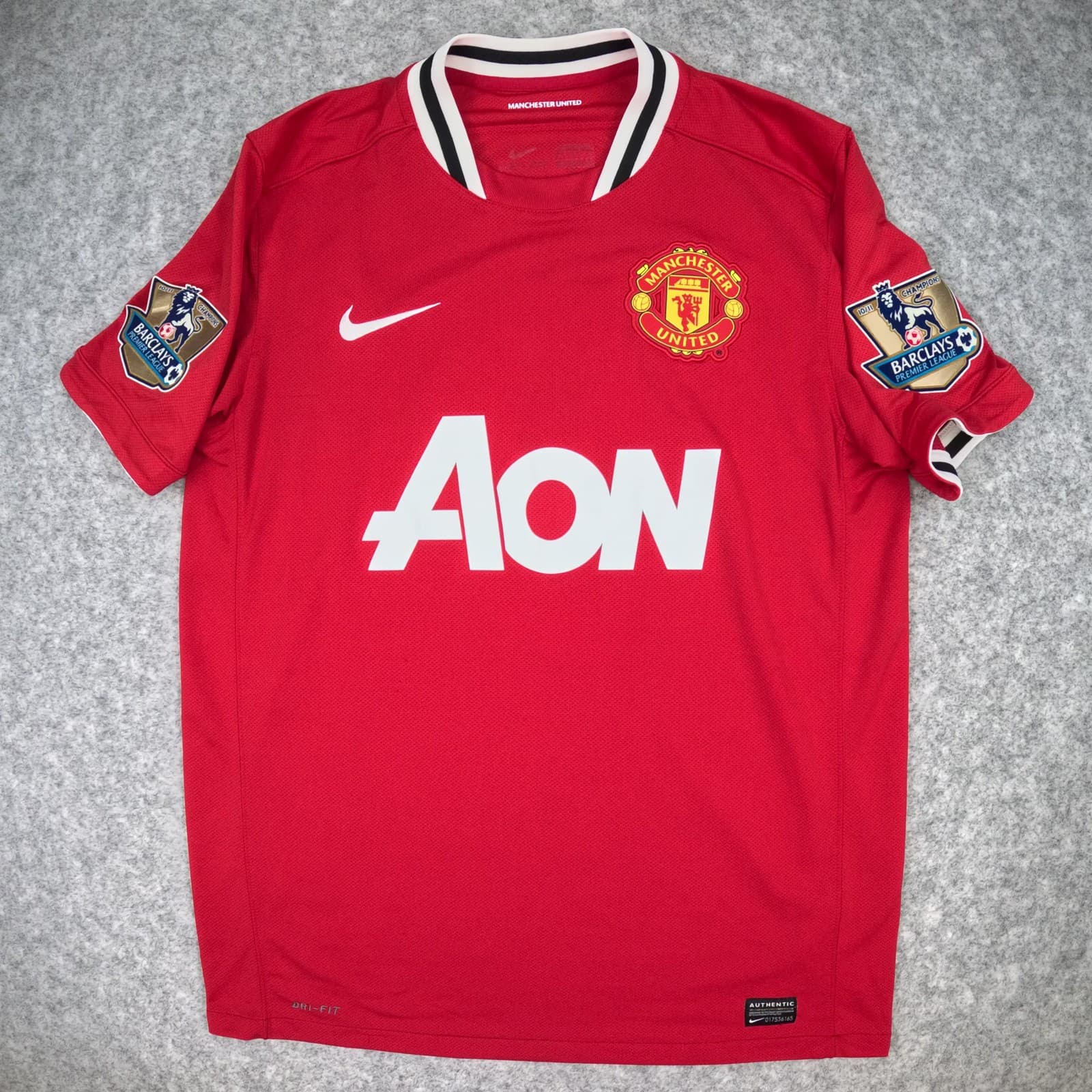 Manchester United Football Shirt Medium Red Home 2011 12 Nike Berbatov 9 Jersey photo 2