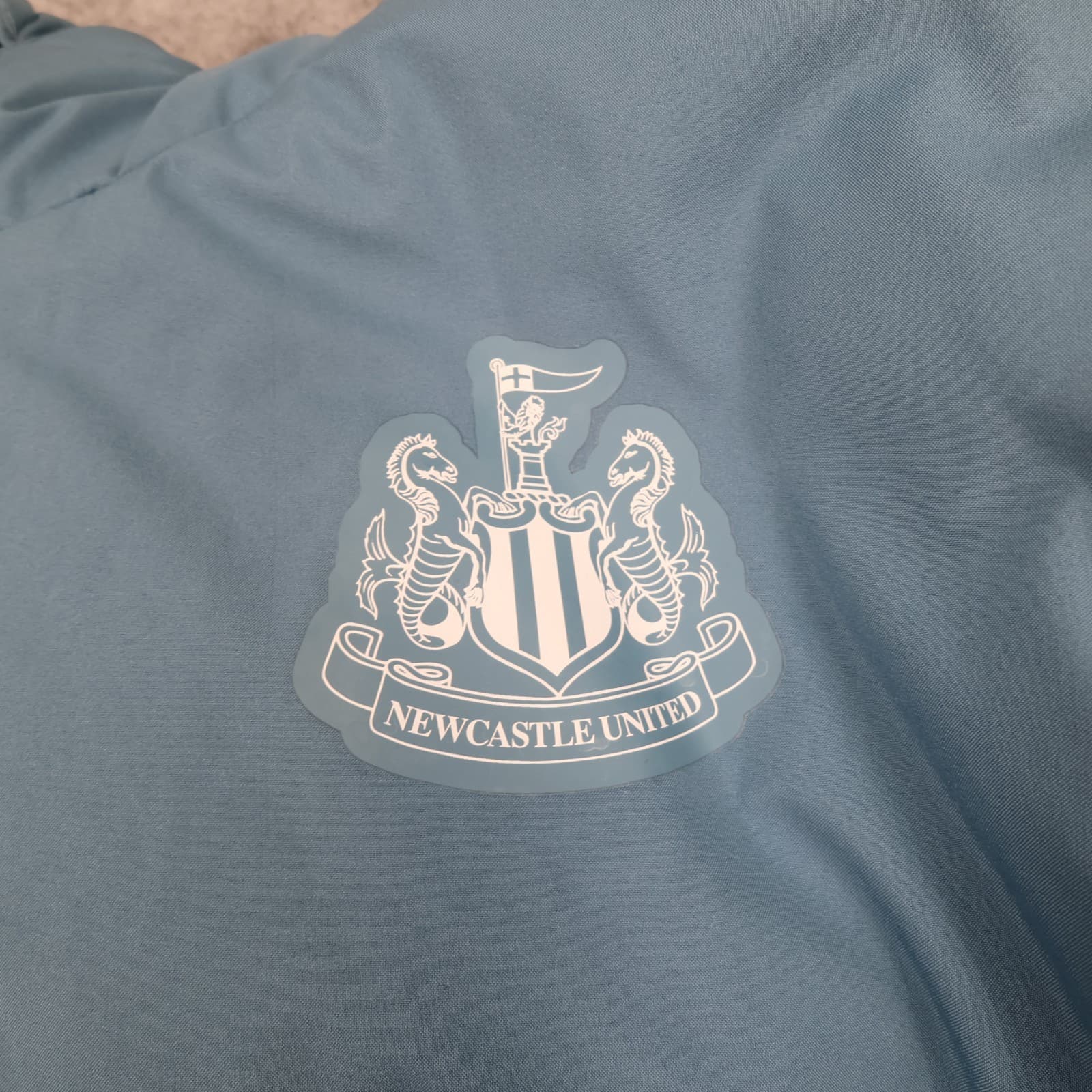 Newcastle United Jacket Medium Blue Waterproof Coat 2023 2024 Castore Bench photo 5