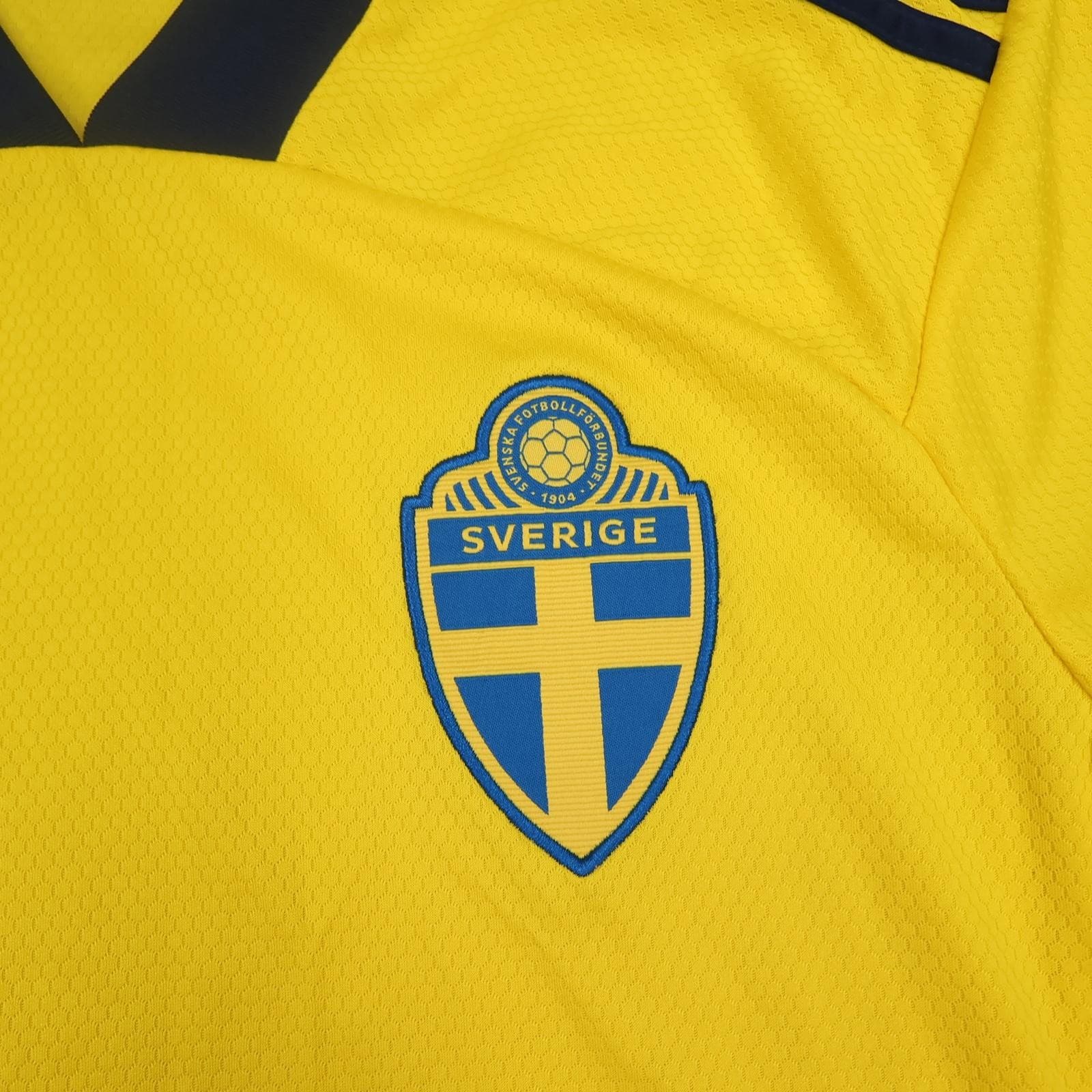 Sweden Home Shirt Mens Medium Yellow 2020 2021 Football Adidas AEROREADY Jersey photo 3