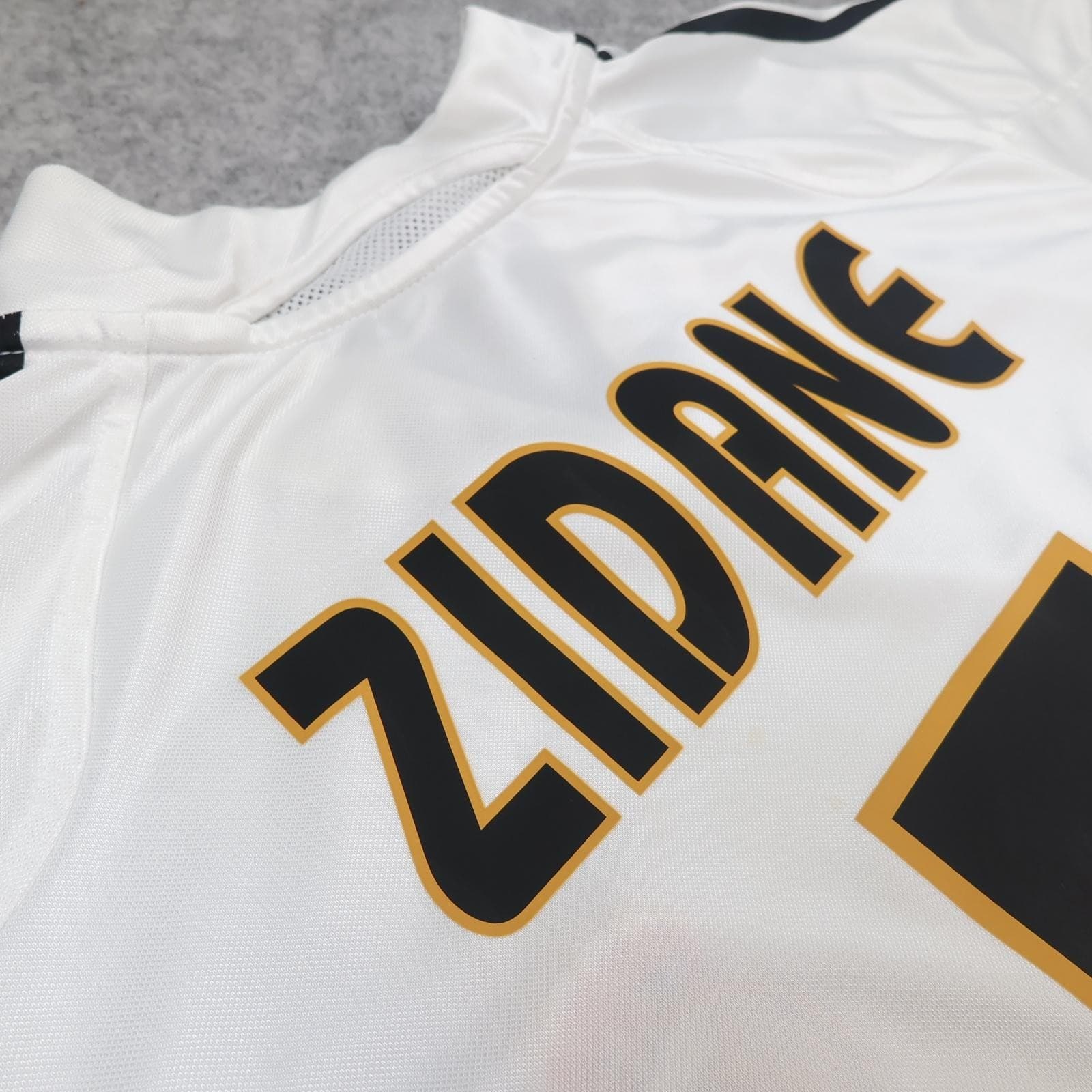 Vintage Real Madrid Shirt Mens Medium White 2004 2005 Football Adidas Zidane 5 photo 4