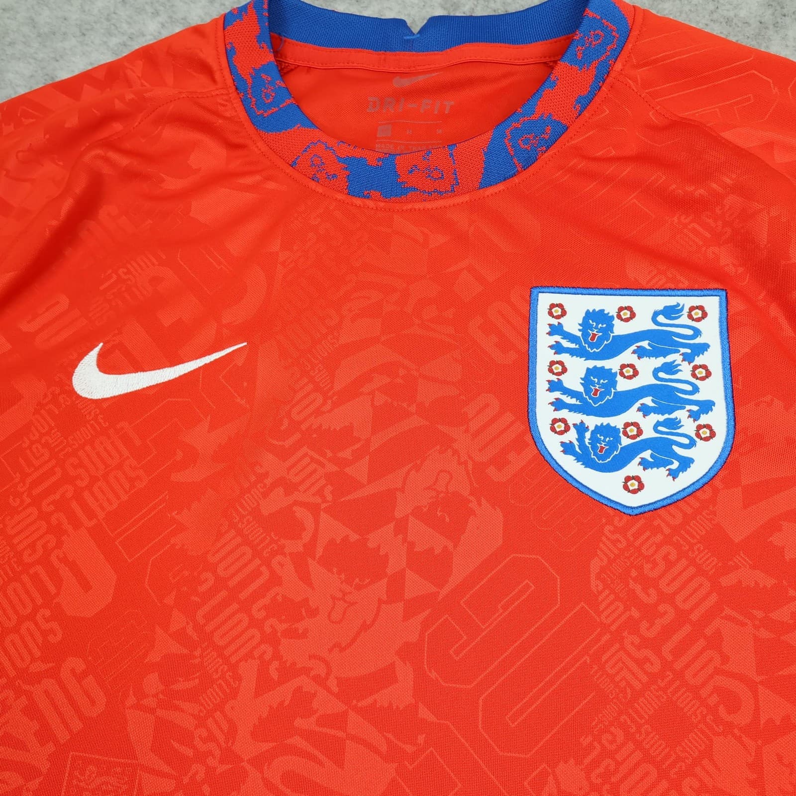 England Training Shirt Mens Medium Red 2020 2021 Nike Dri Fit Soccer Jersey photo 3