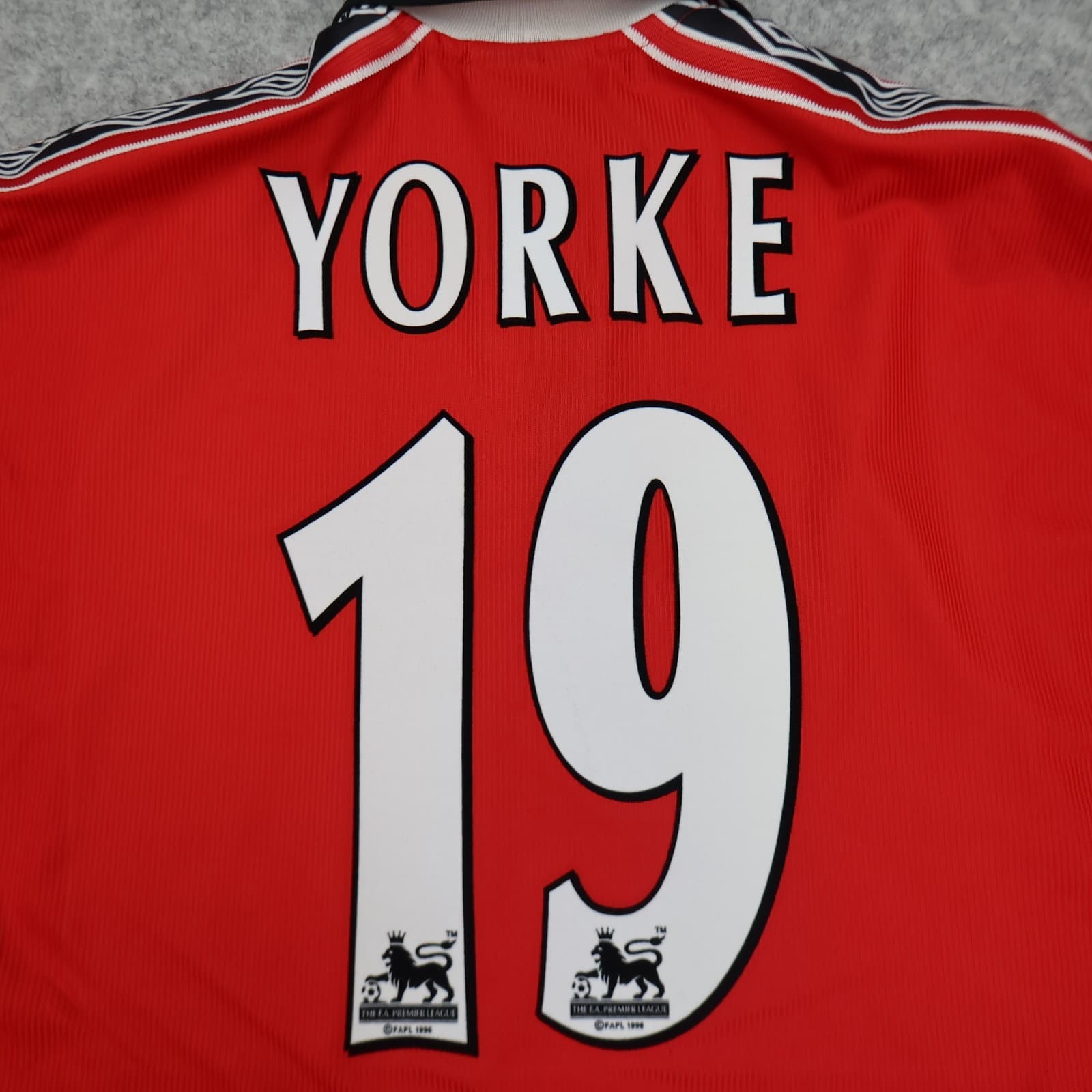 Manchester United Shirt Large Red Home Kit 1998 1999 2000 Umbro Dwight Yorke 19 photo 13