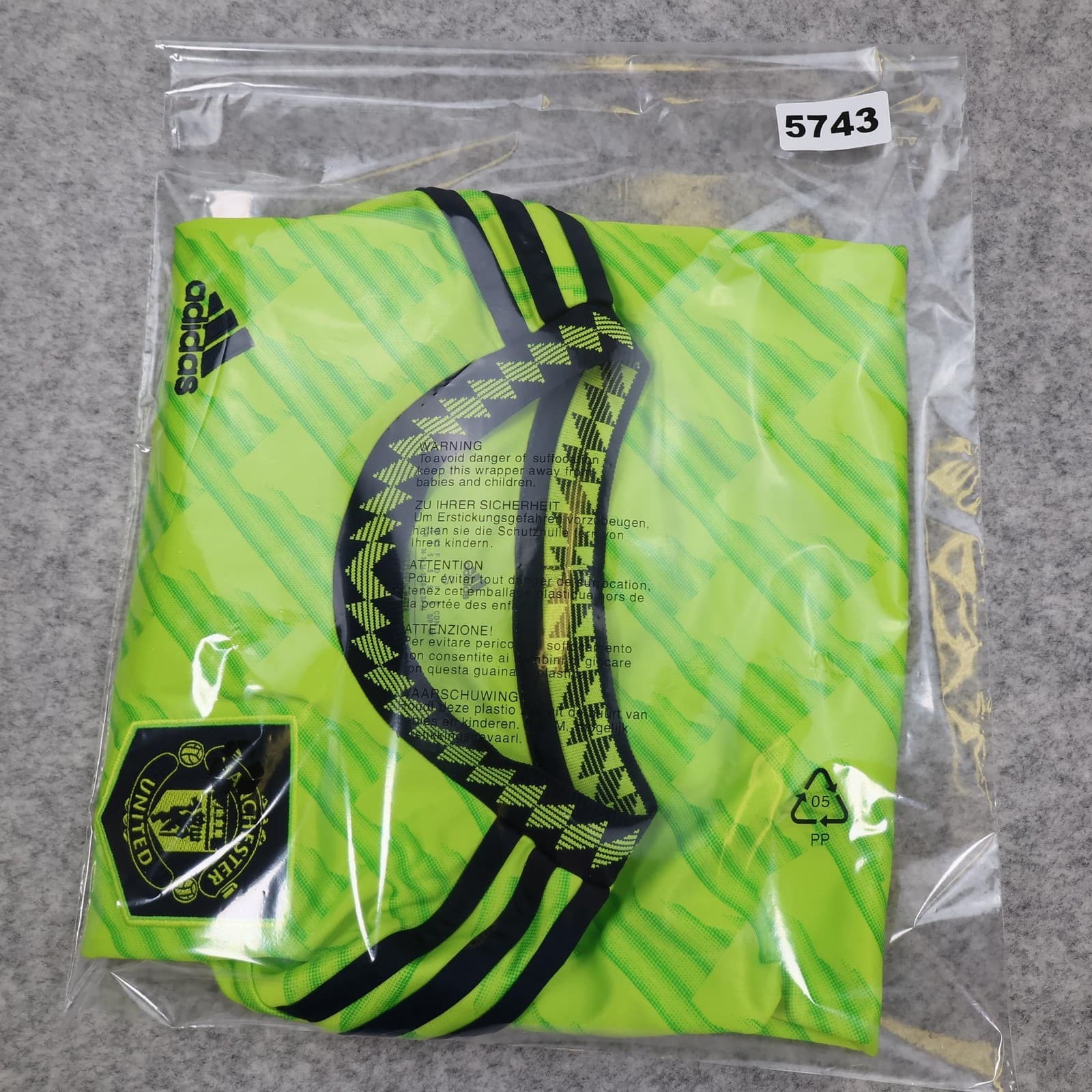 Manchester United Shirt Womens Small 8-10 3rd 2022 2023 Adidas Toone 7 Jersey photo 18