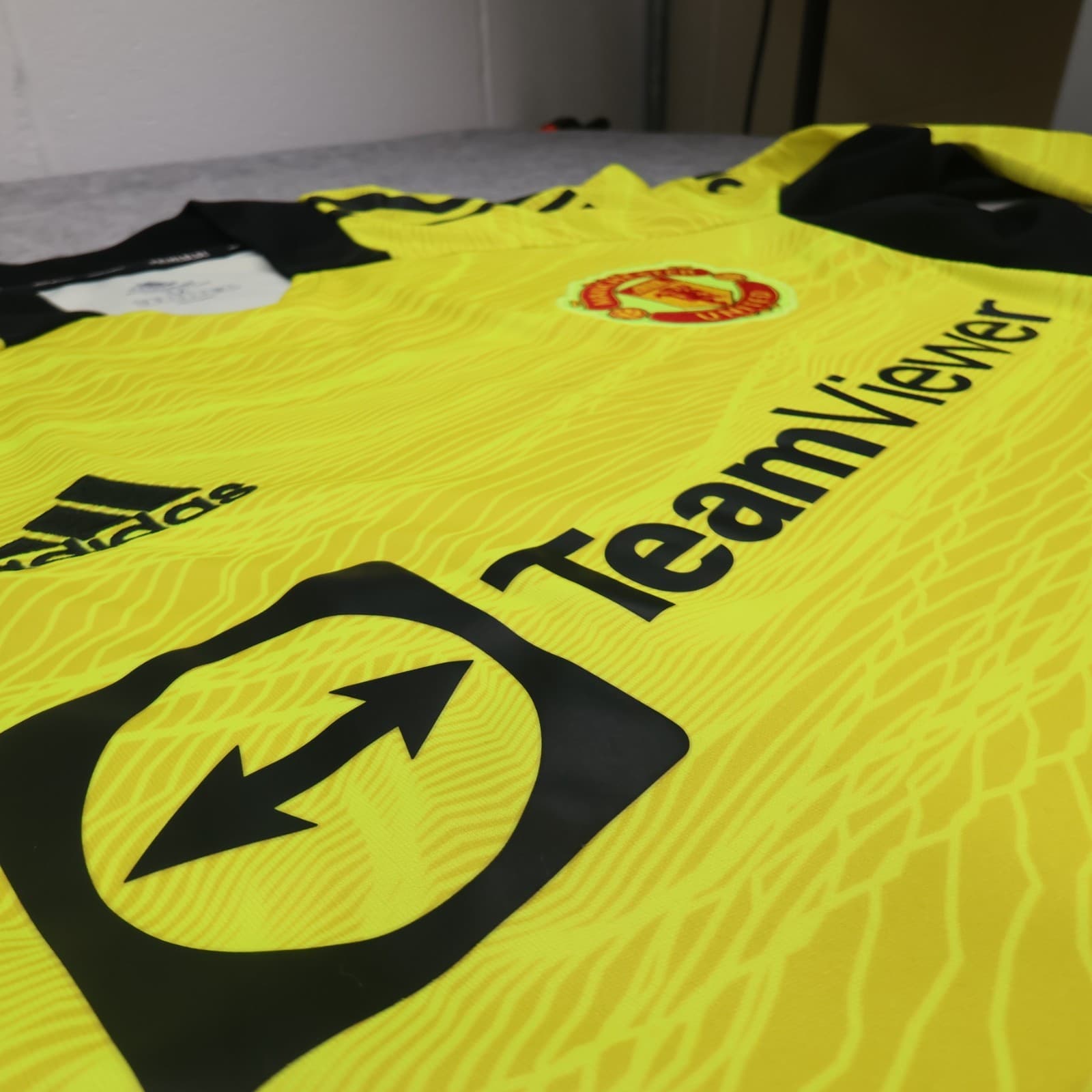 Manchester United Shirt Medium Yellow Goalkeeper Kit 2021 2022 Adidas Jersey photo 6