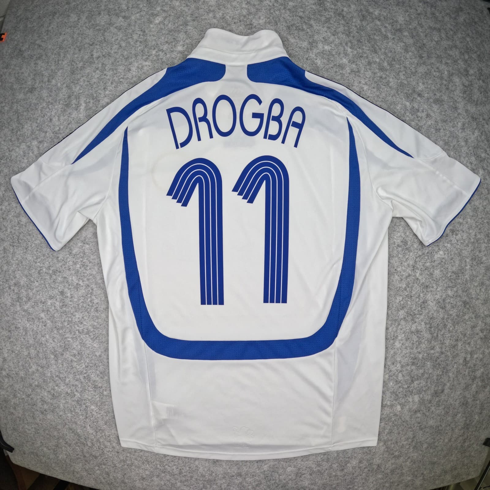 Chelsea Football Shirt Medium White 2007 2008 adidas Drogba 11 Soccer Jersey