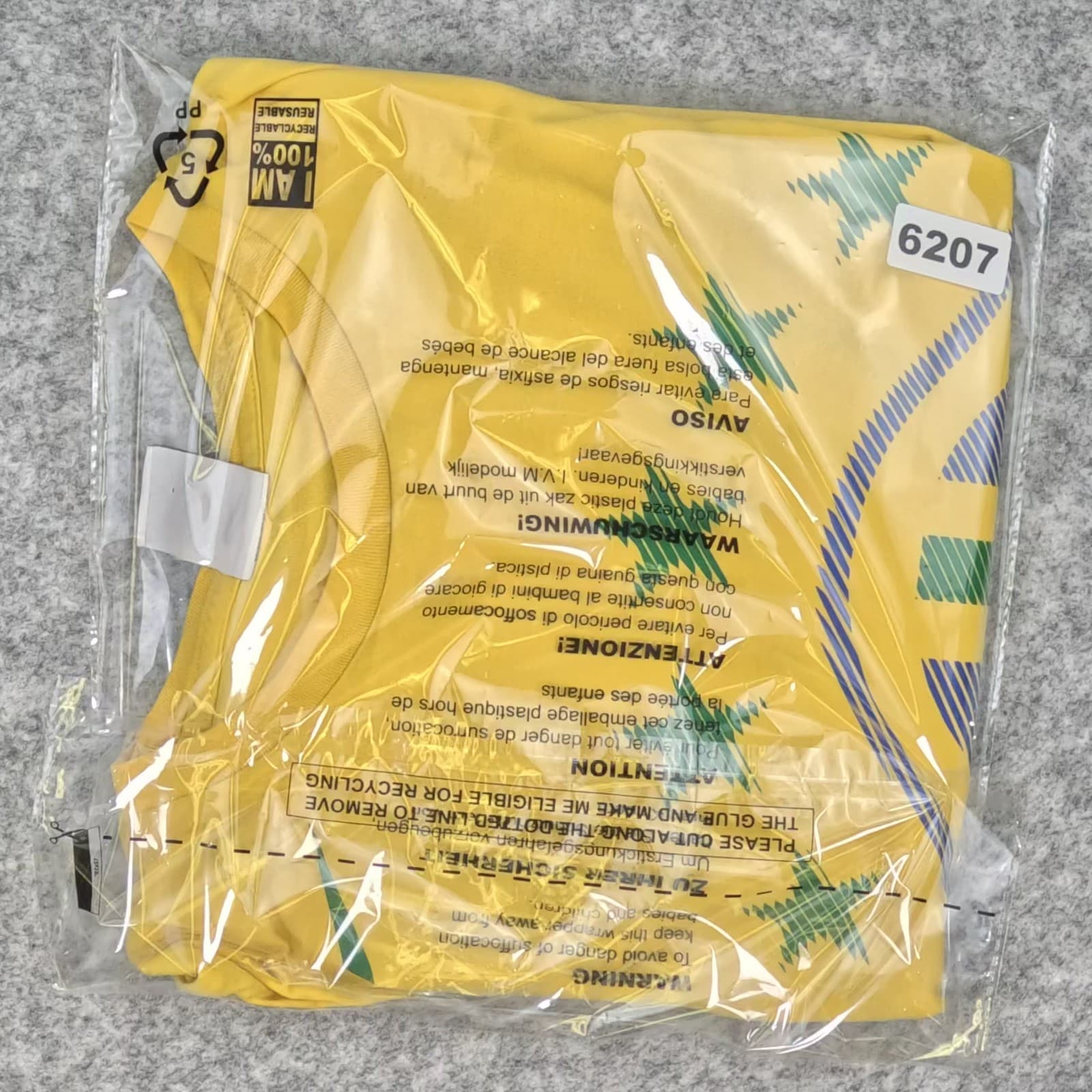 Brazil T Shirt Large Yellow Nike Graphic Tee 363560-703 Hole Back right sleeve photo 6