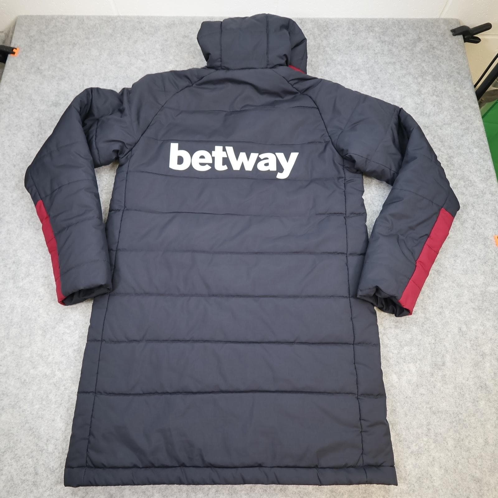 West Ham United Jacket Mens Medium Navy EPL Football Umbro Hooded Padded Coat photo 2
