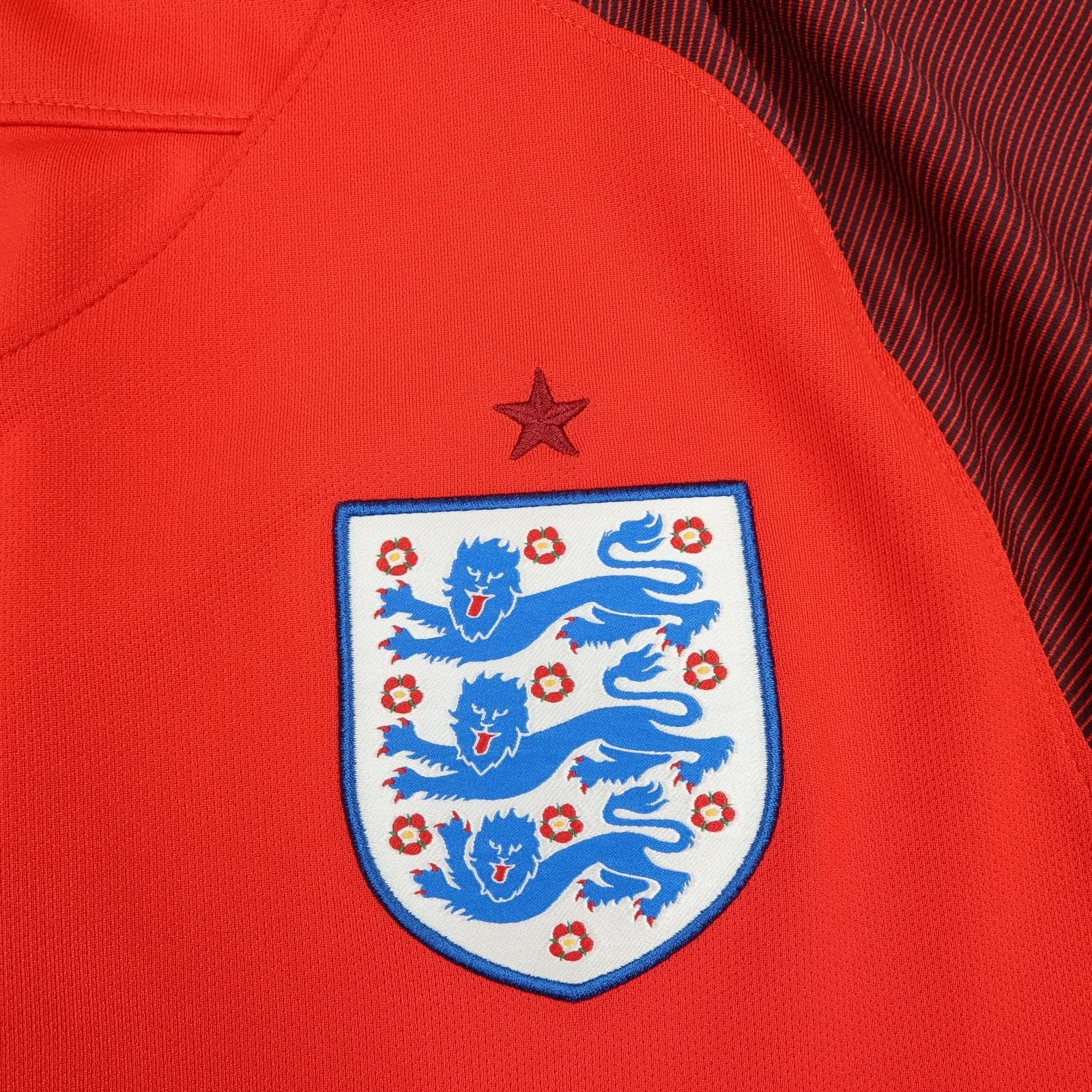 England Away Shirt Mens Medium Red 2016 2017 Football Nike Dri Fit Jersey photo 3