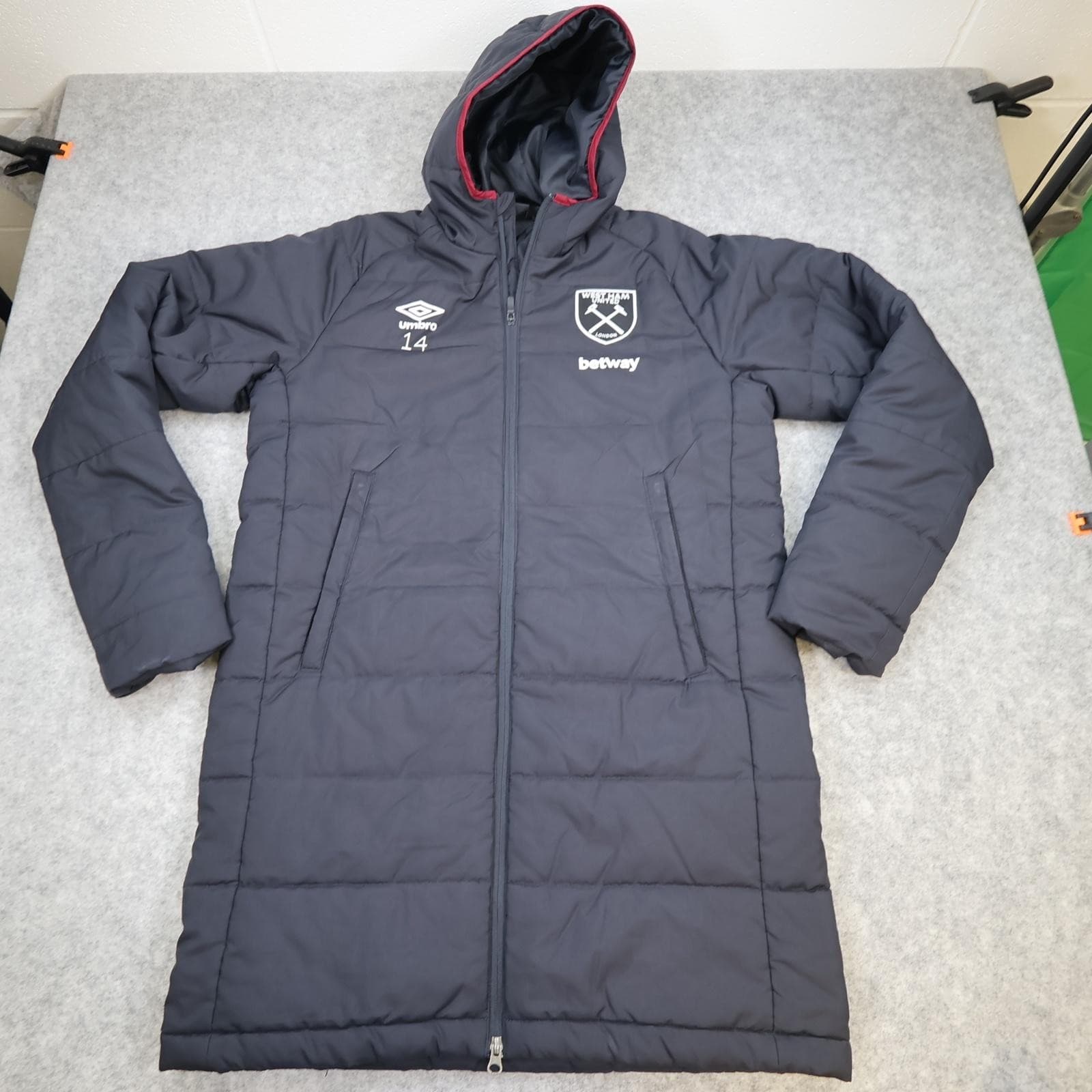 West Ham United Jacket Mens Medium Navy EPL Football Umbro Hooded Padded Coat