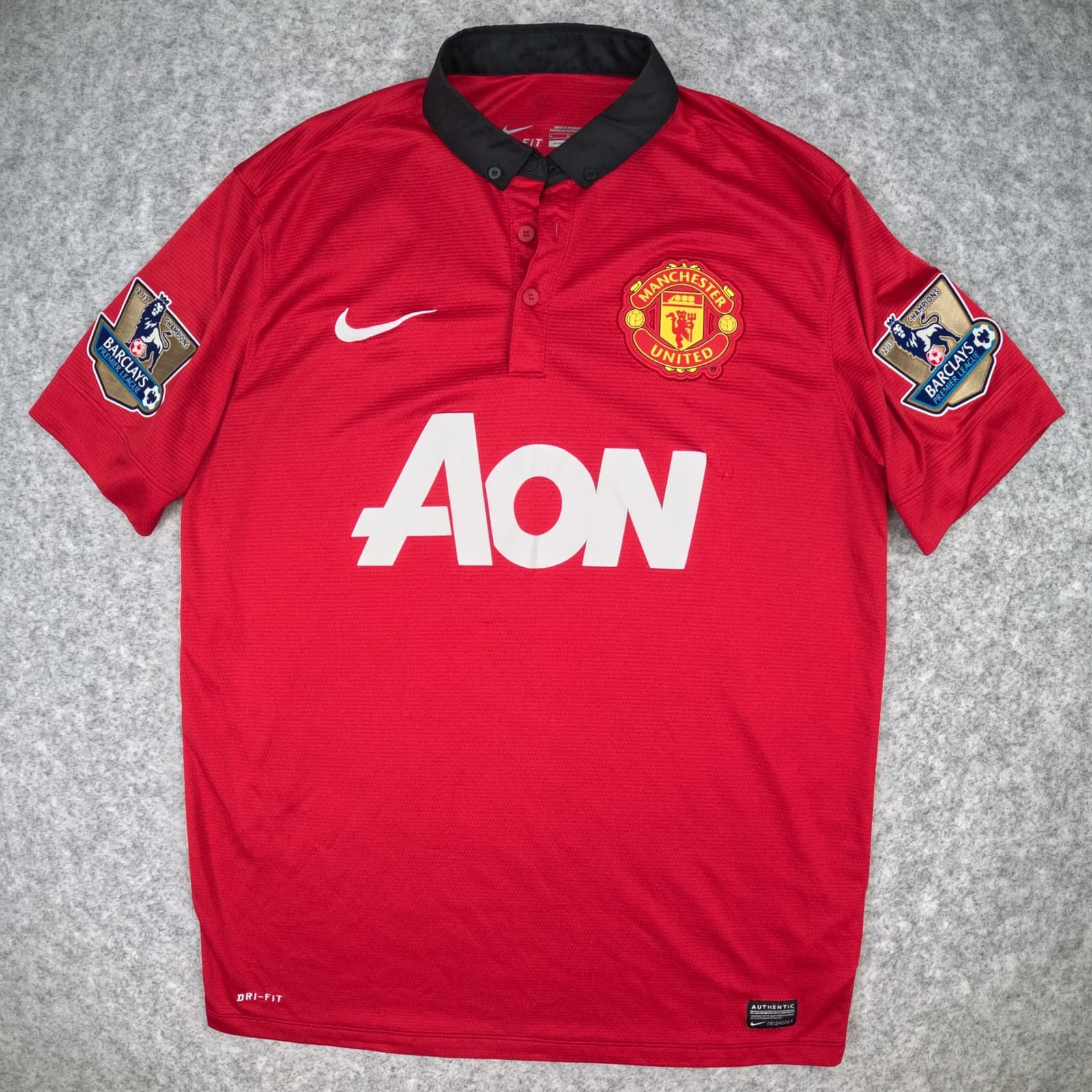 Manchester United Football Shirt Medium Red 2013 2014 Nike Valencia 25 Jersey