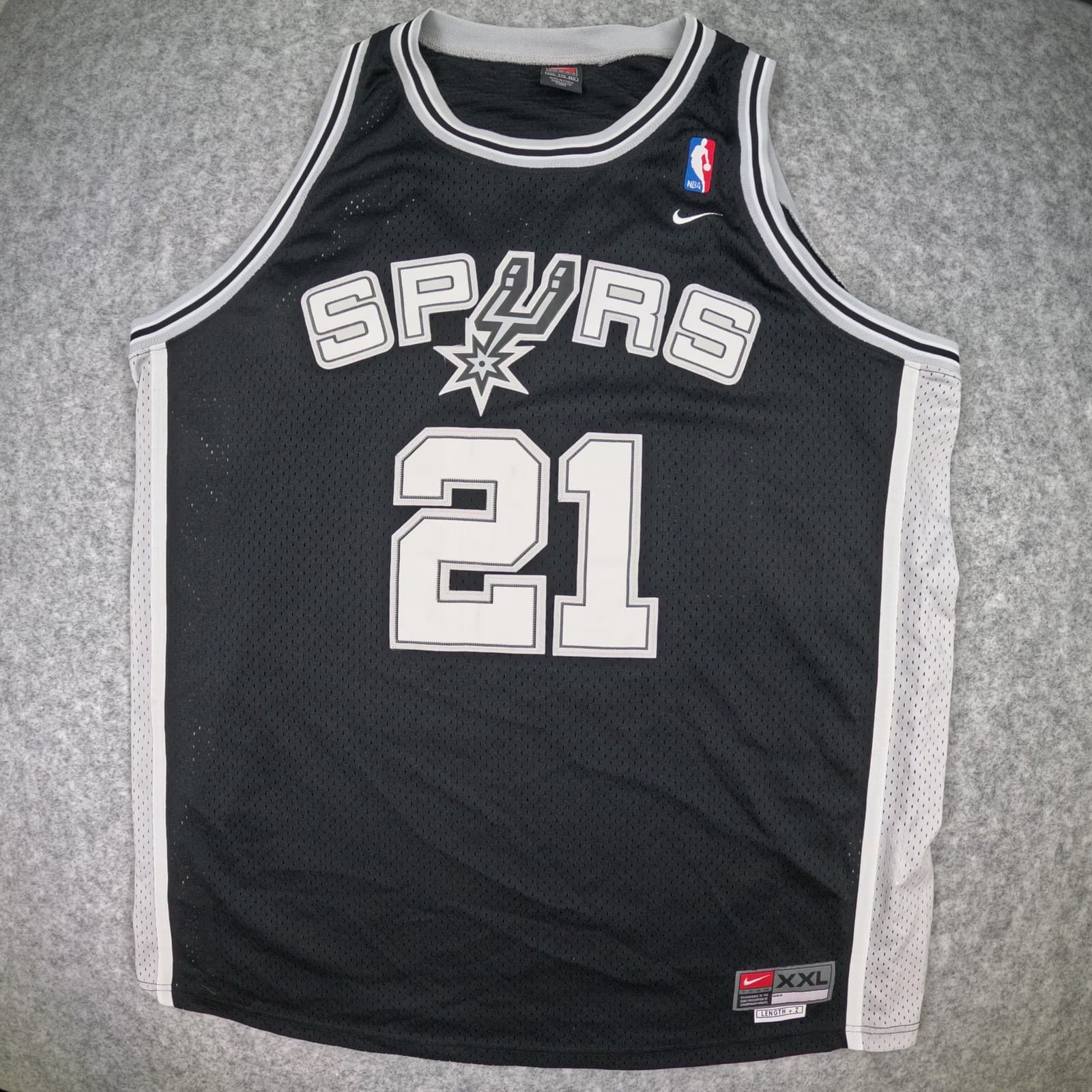 Vintage San Antonio Spurs Basketball Jersey 2XL Black Nike Tim Duncan 21 90s