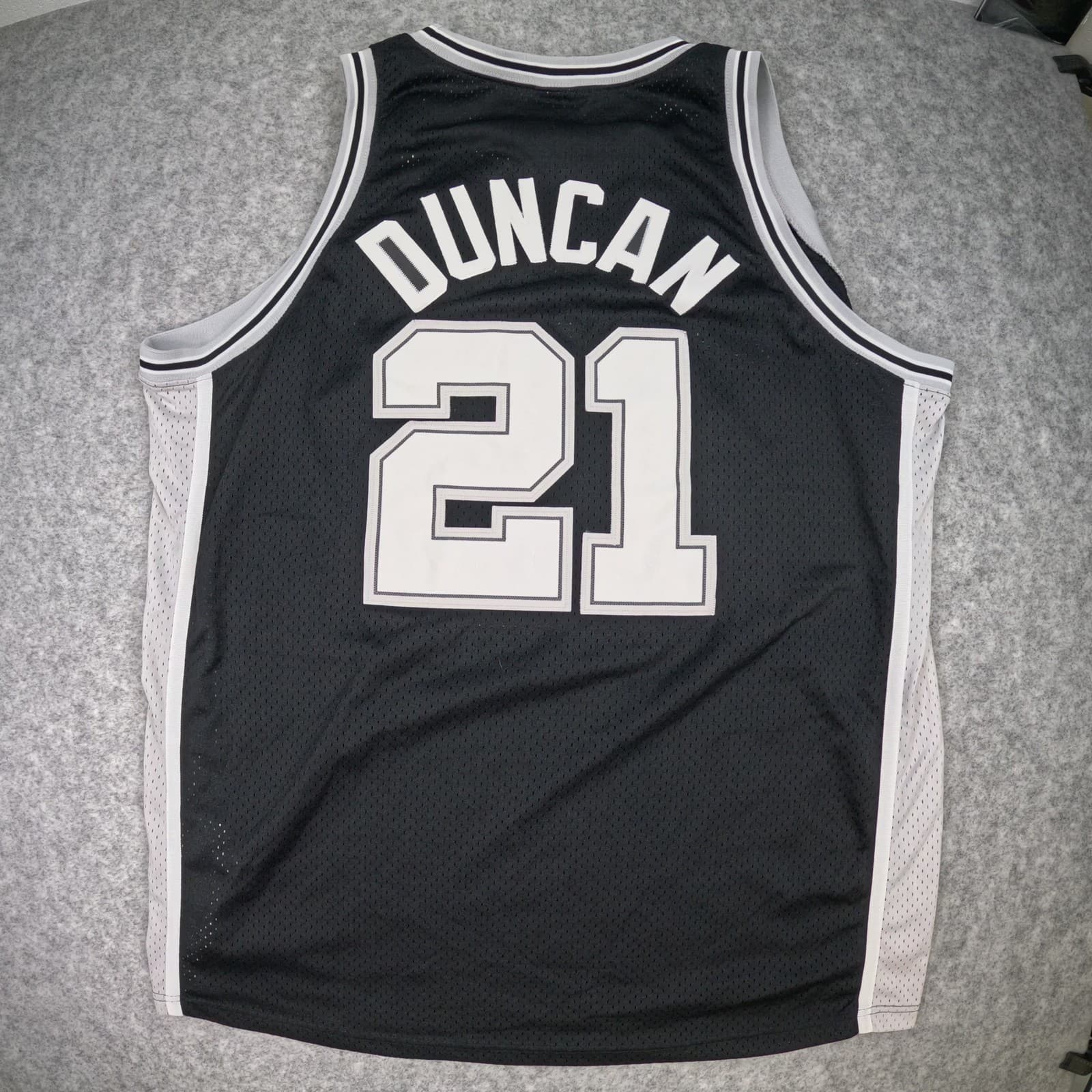 Vintage San Antonio Spurs Basketball Jersey 2XL Black Nike Tim Duncan 21 90s photo 2