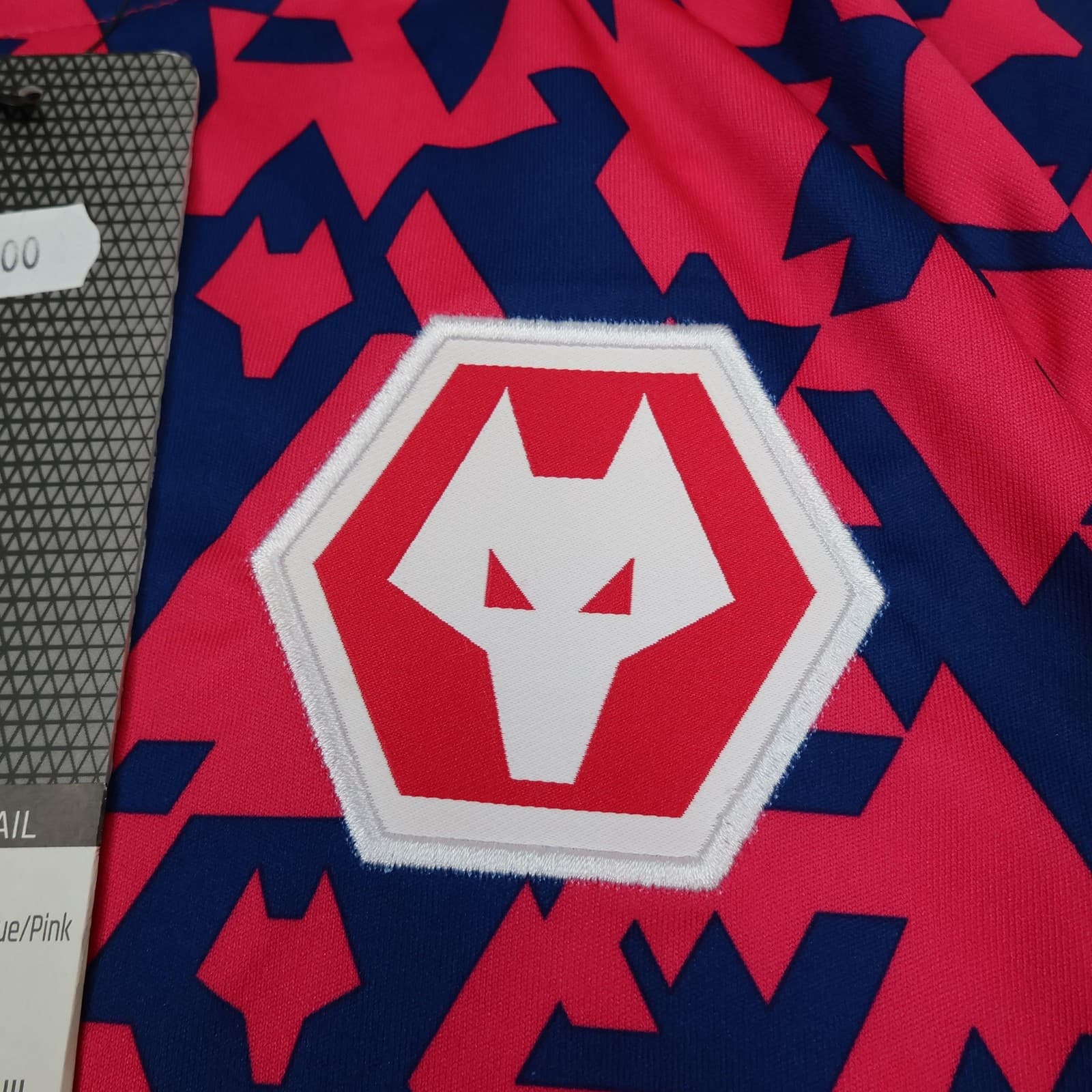 Wolverhampton Wanderers Training Shirt Mens Small Pink 2024 2025 Football SUDU photo 2