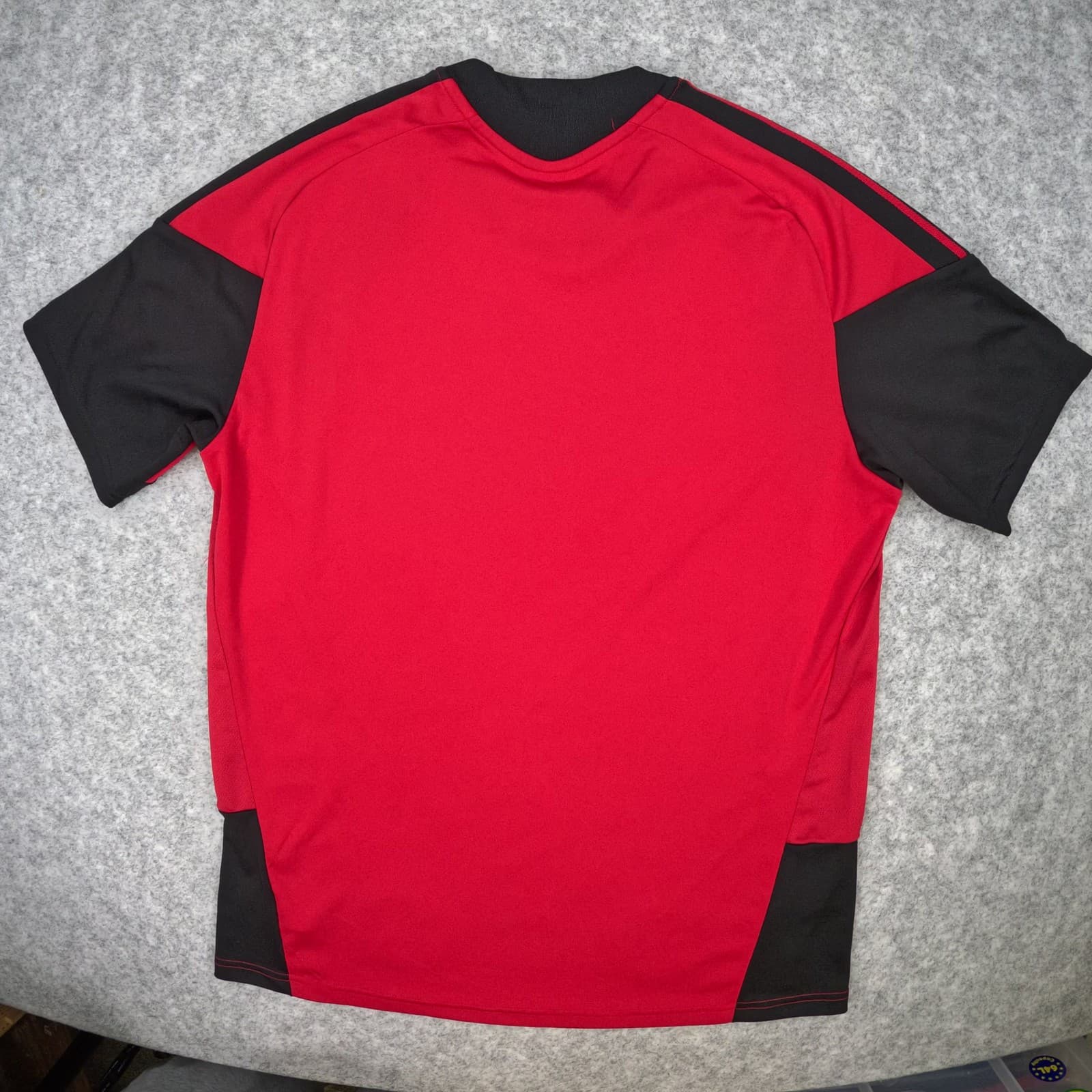 Manchester United Football Shirt Training Medium Red Adidas 2026 2027 photo 2