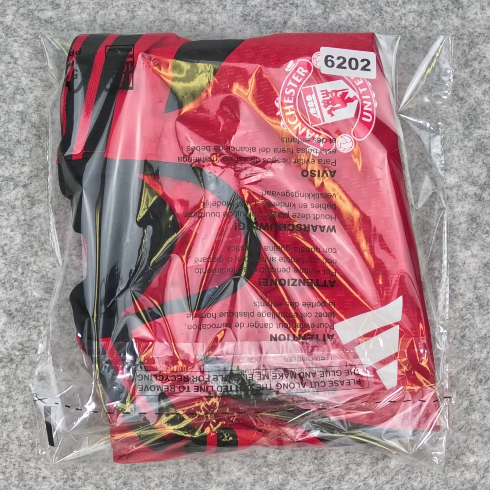 Manchester United Football Shirt Training Medium Red Adidas 2026 2027 photo 5