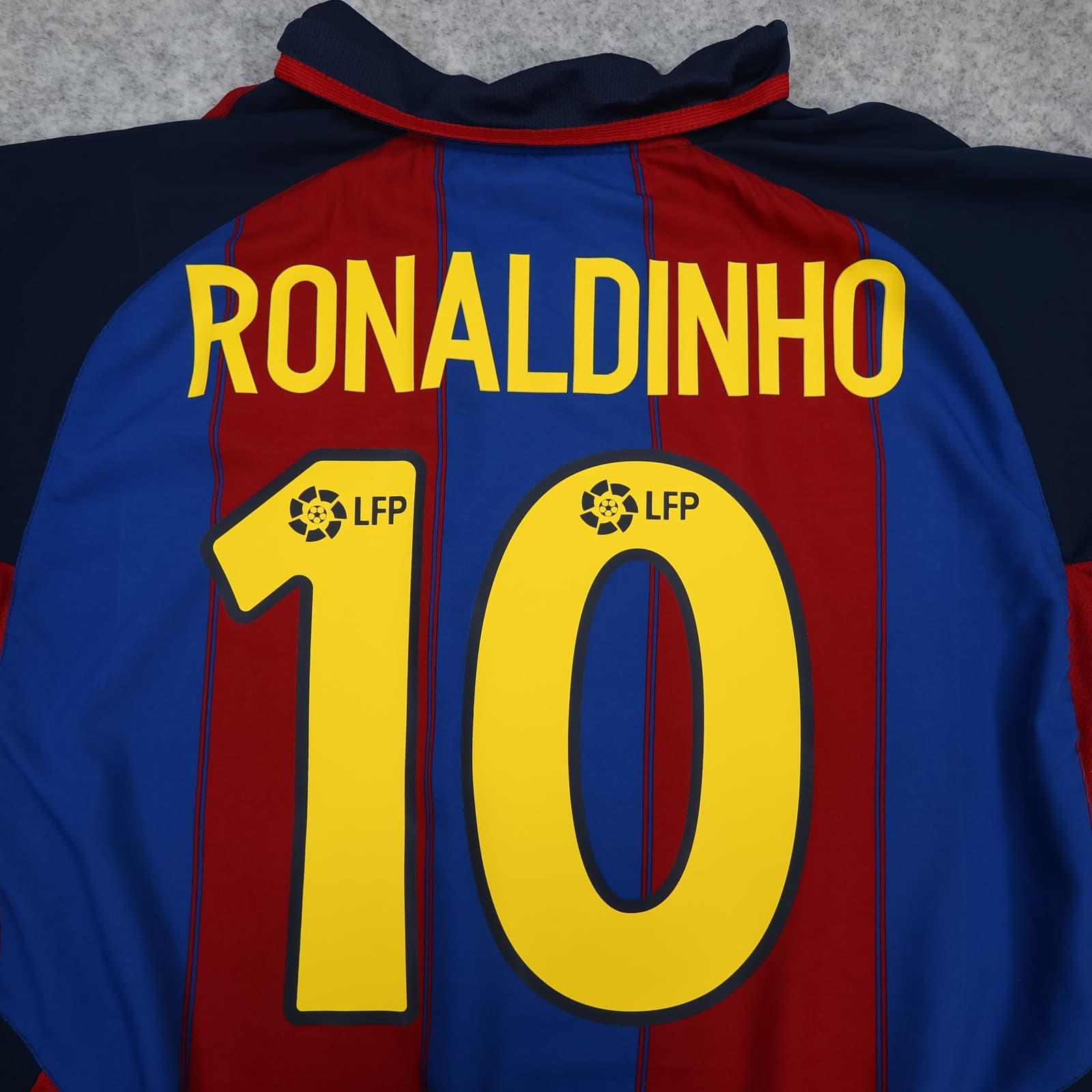 Vintage Barcelona Shirt Mens Large Red Blue Home 2003 2004 Nike Ronaldinho 10 photo 3