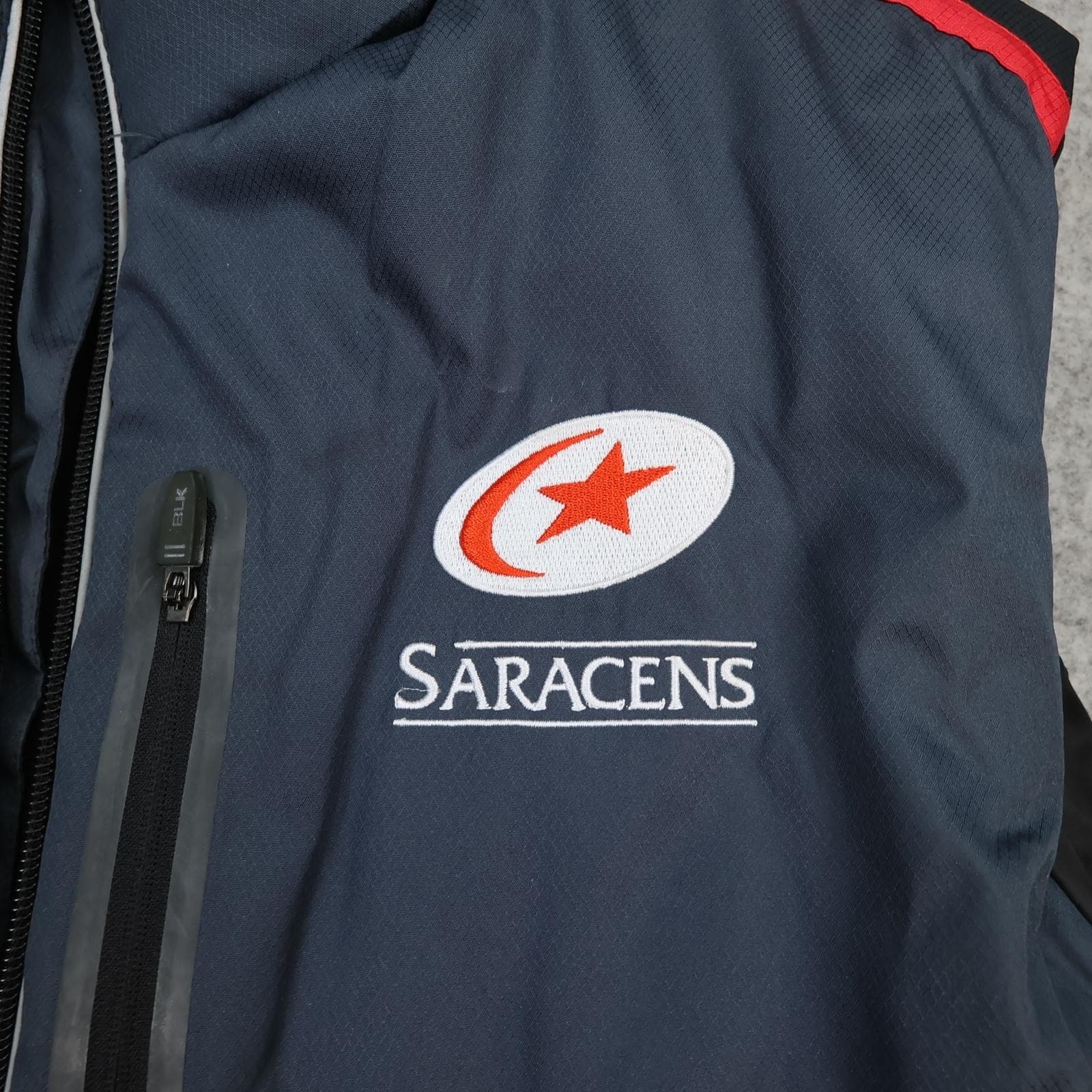 Saracens Gilet Mens Medium Blue Rugby Union BLK Allianz Puffer Bodywarmer Vest photo 3