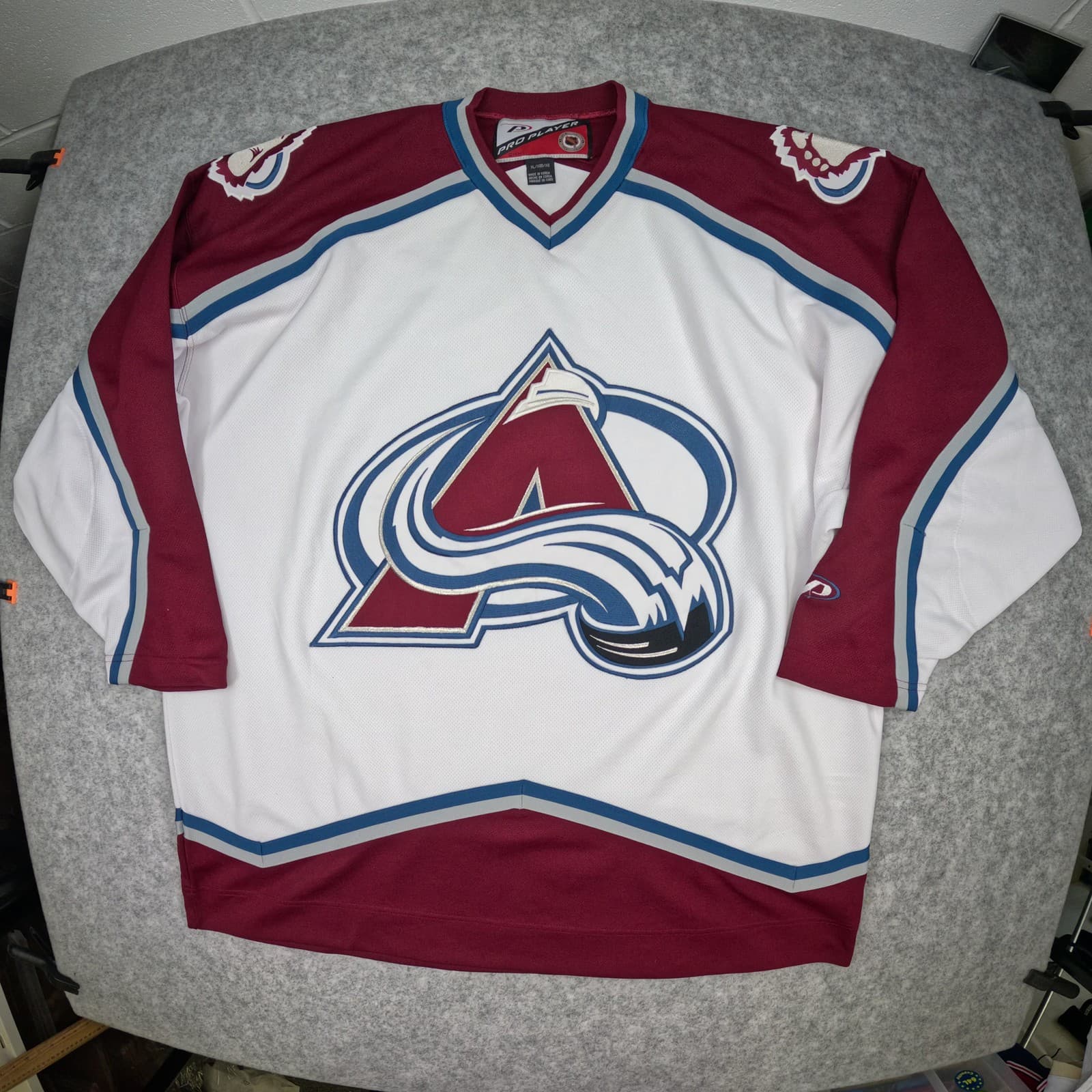 Colorado Avalanche Hockey Jersey Extra Large White Pro Player Ice Hockey