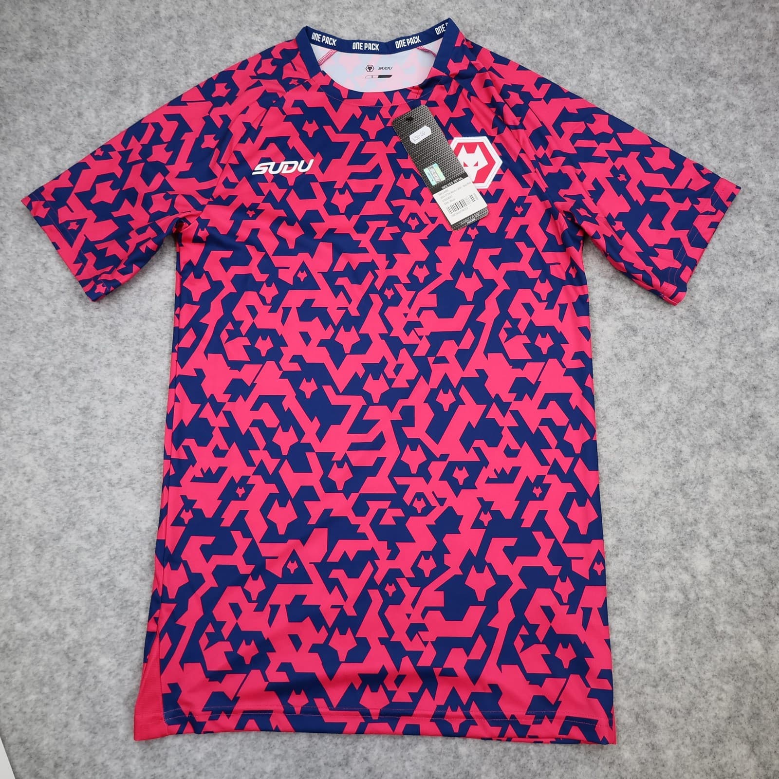 Wolverhampton Wanderers Training Shirt Mens Small Pink 2024 2025 Football SUDU