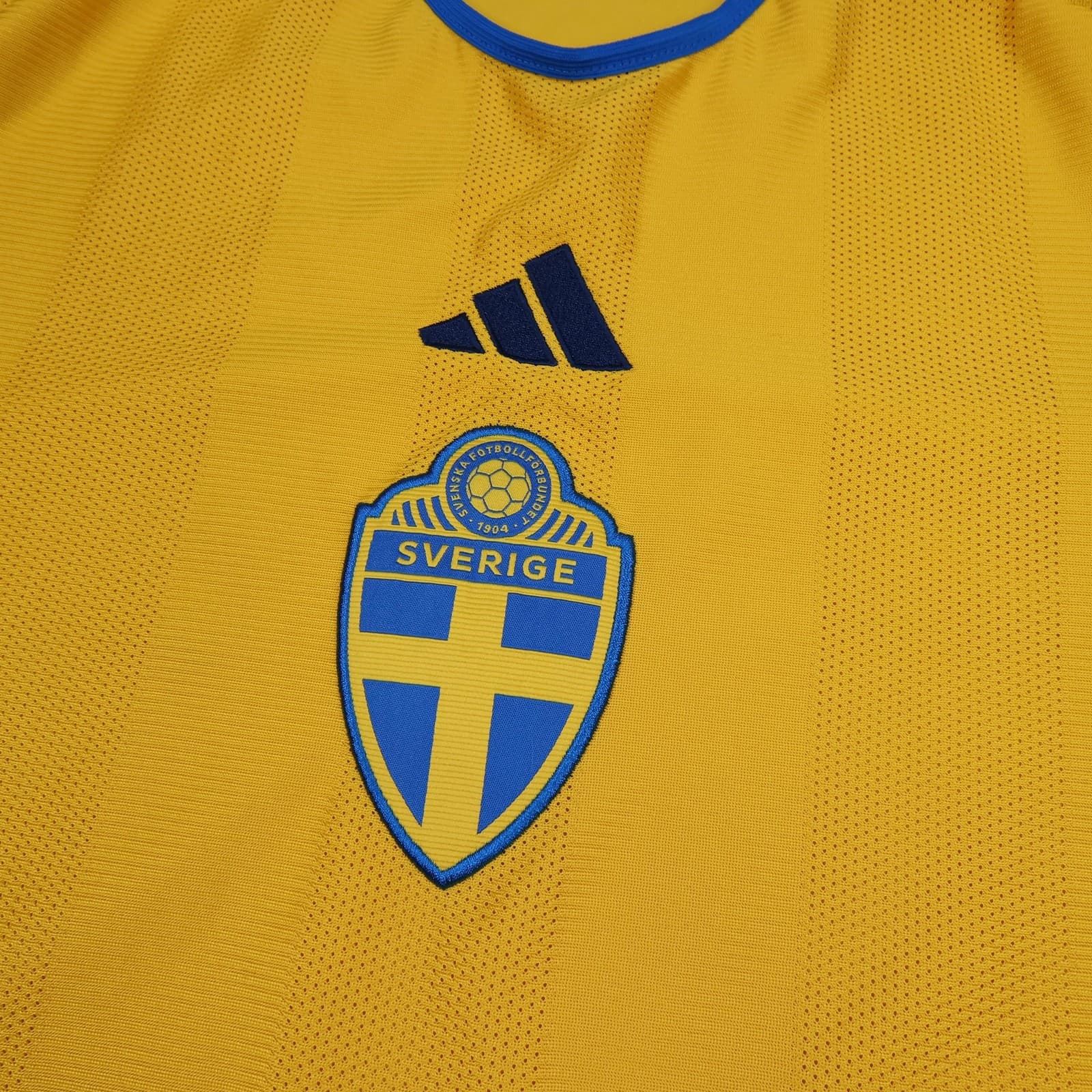 Sweden Home Shirt Mens Medium Yellow 2022 2023 Football Adidas Jersey photo 3
