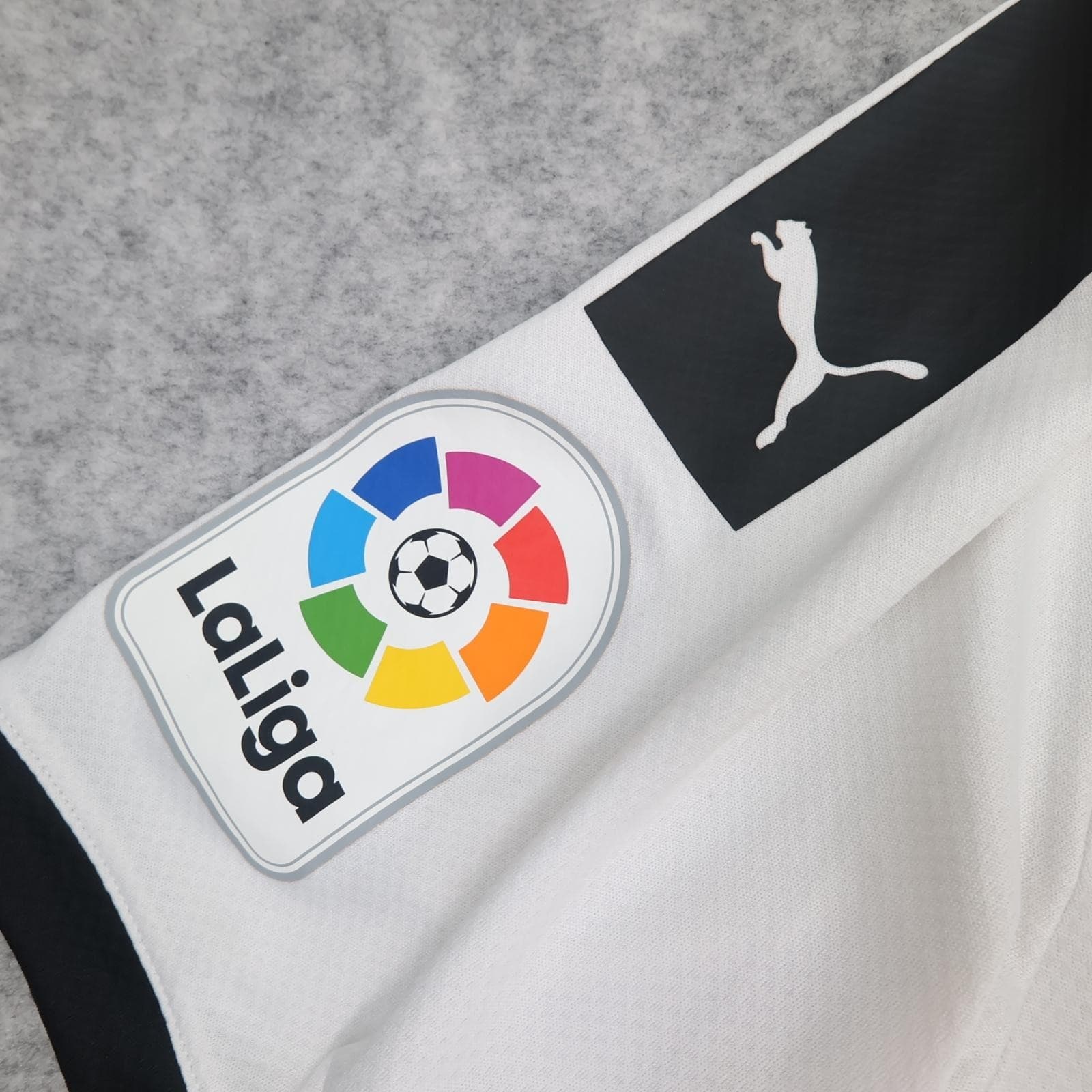 Valencia CF Shirt Mens Medium White Home 2019 2020 La Liga Soccer Jersey Puma photo 8