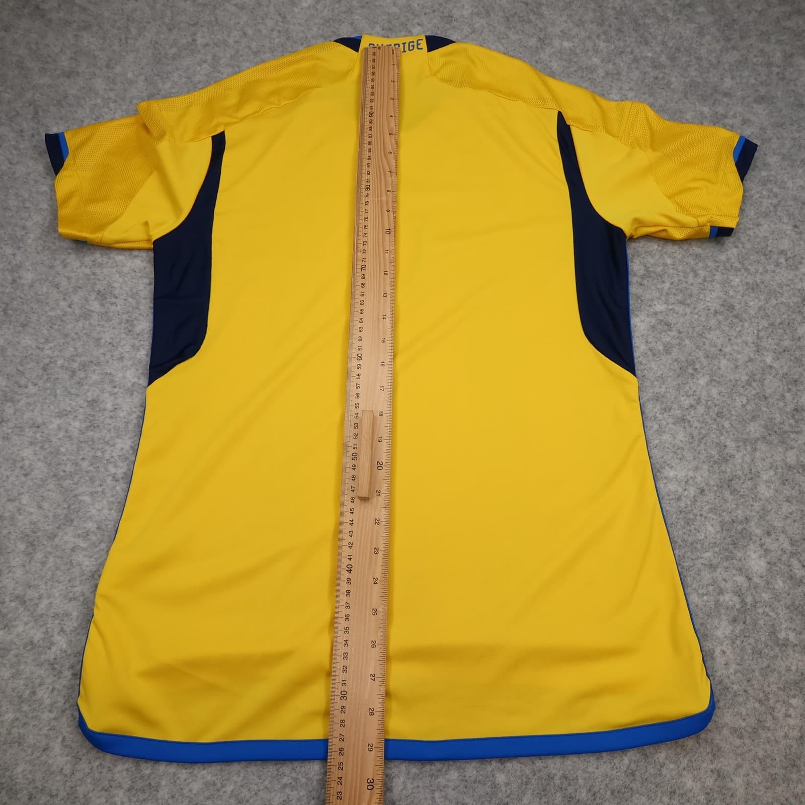 Sweden Home Shirt Mens Medium Yellow 2022 2023 Football Adidas Jersey photo 8