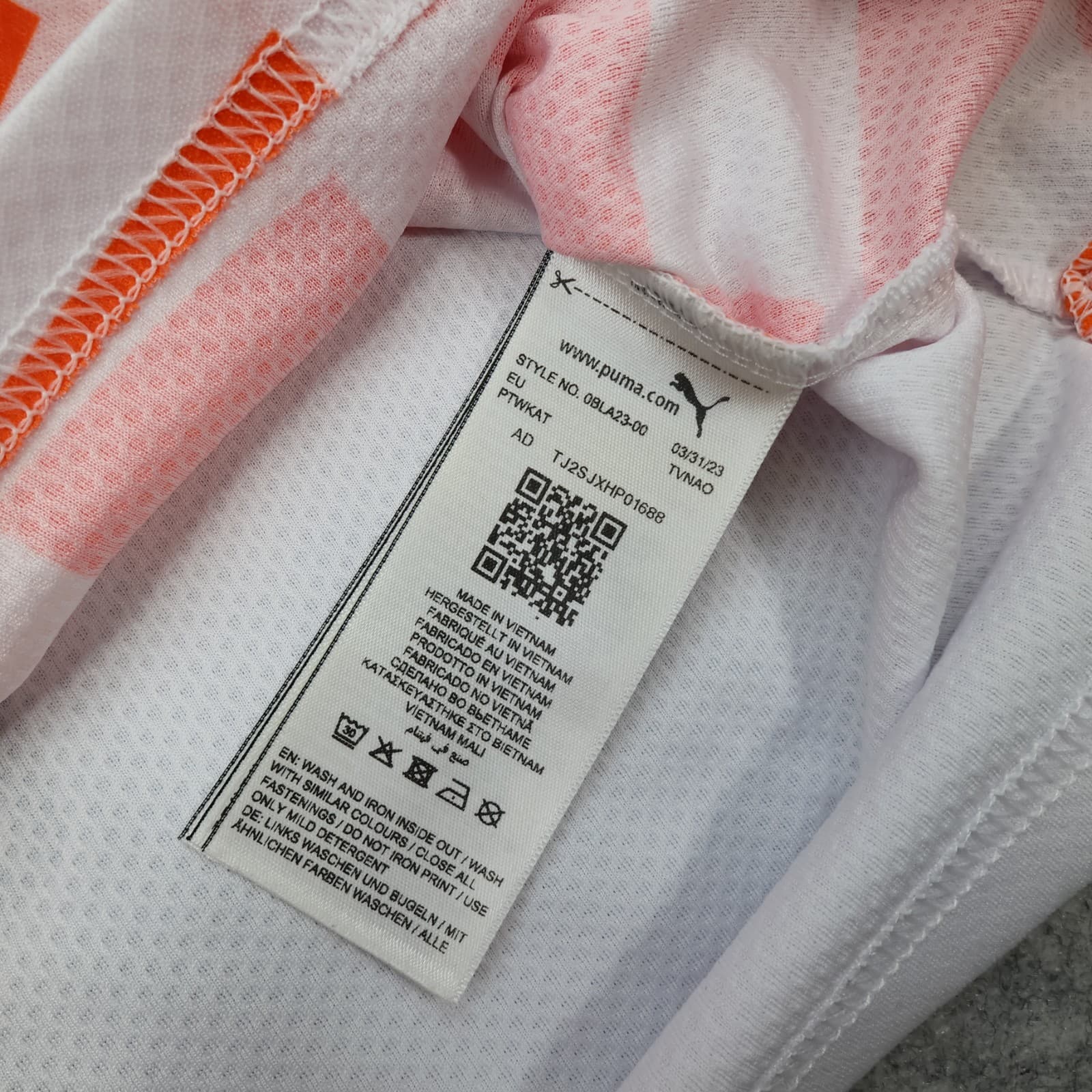 Blackpool Football Shirt Medium White Away Kit 2023 2024 Puma Soccer Jersey photo 9