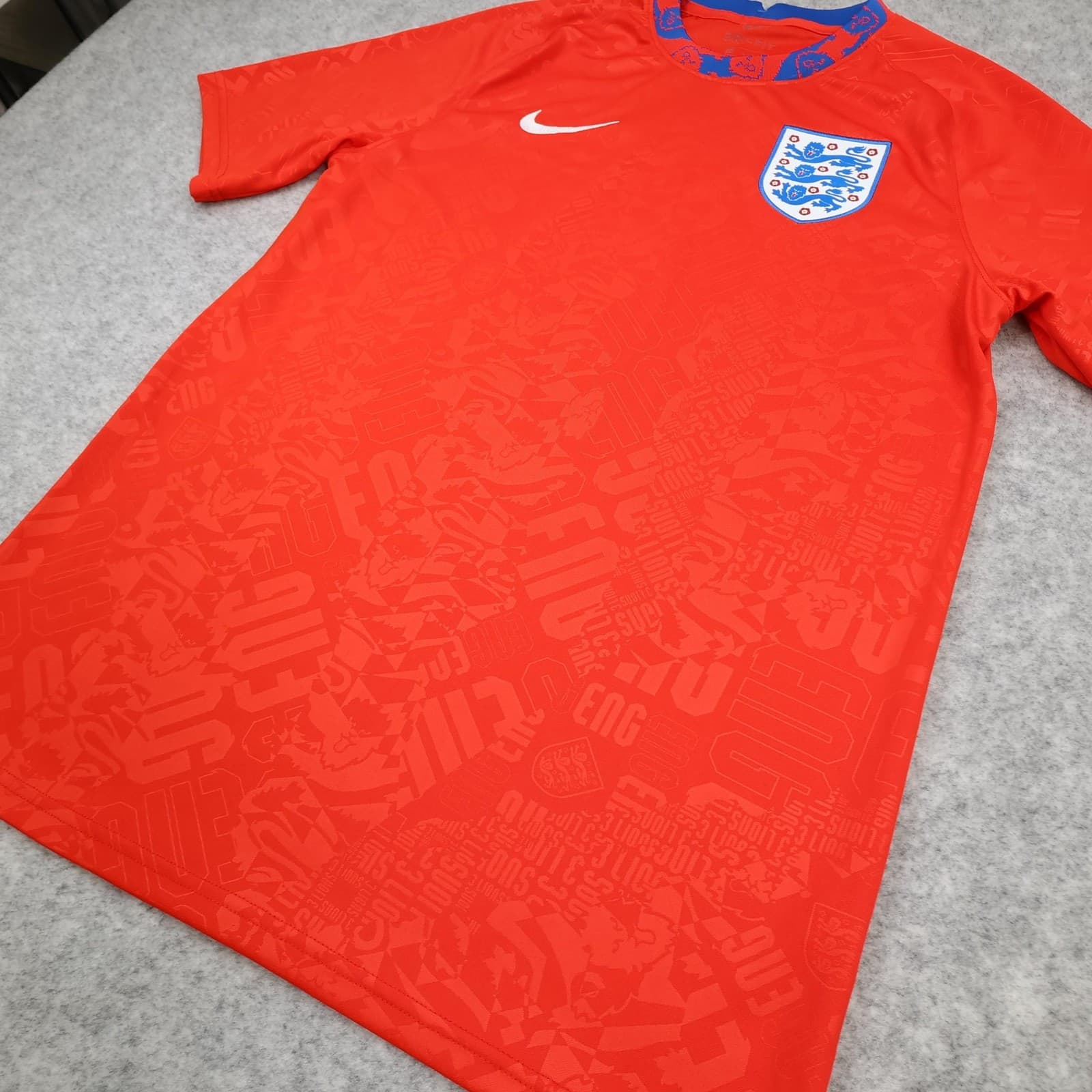England Training Shirt Mens Medium Red 2020 2021 Nike Dri Fit Soccer Jersey photo 4