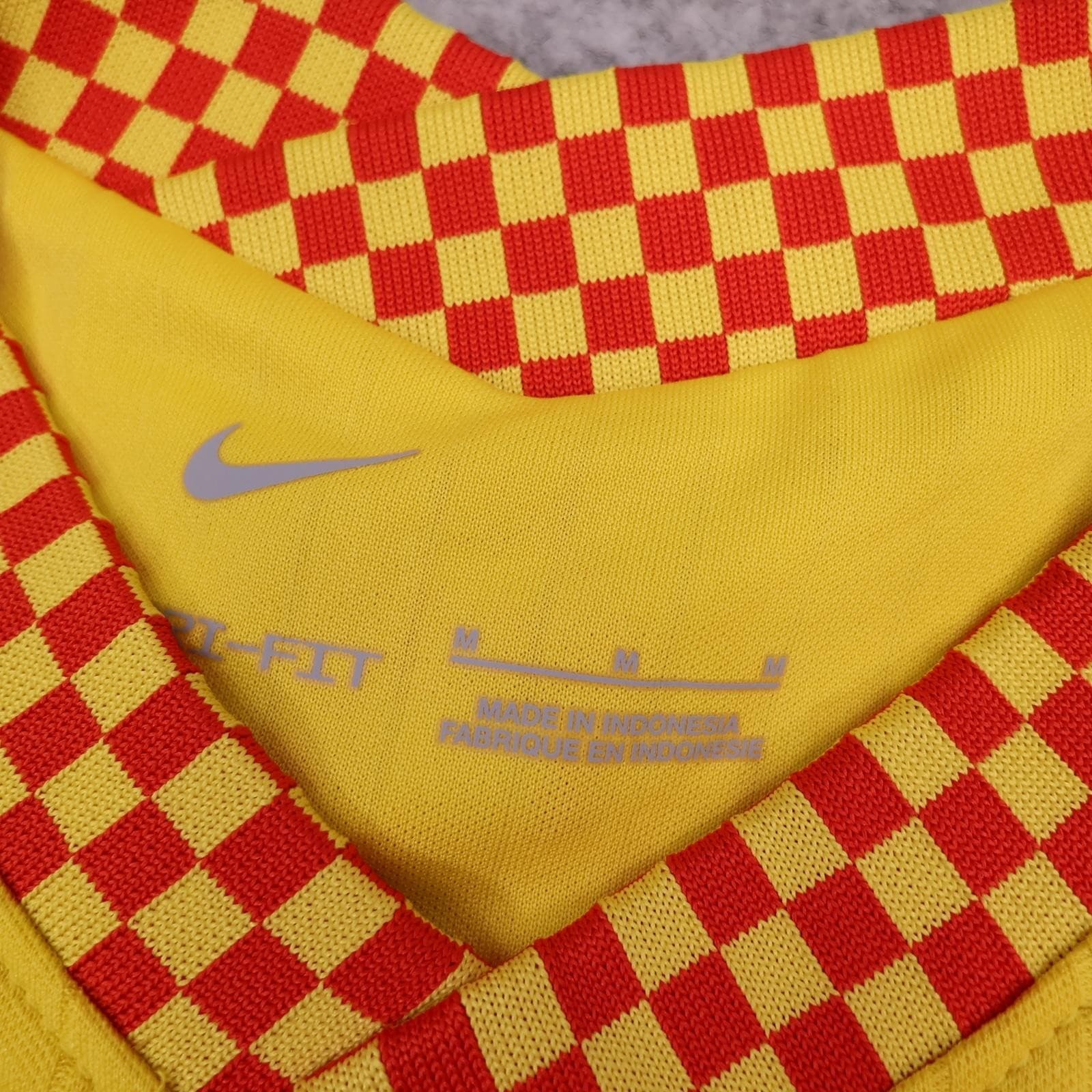 Liverpool Shirt Mens Medium Yellow Third 2021 2022 Football Nike Soccer Jersey photo 7