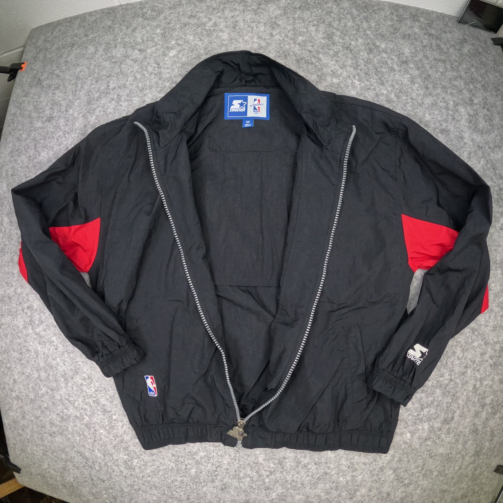 Chicago Bulls Jacket Mens Medium Black Starter Long Sleeve Basketball Zip 90s photo 4