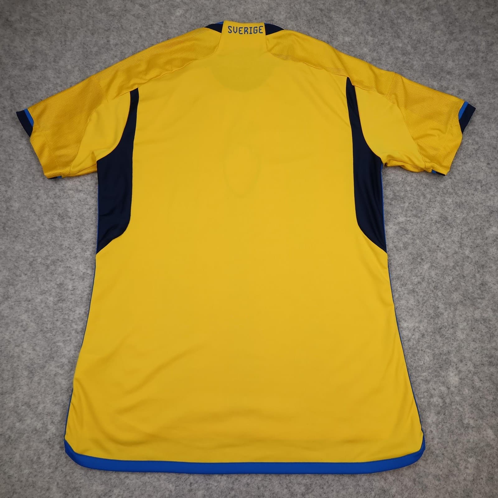 Sweden Home Shirt Mens Medium Yellow 2022 2023 Football Adidas Jersey photo 2