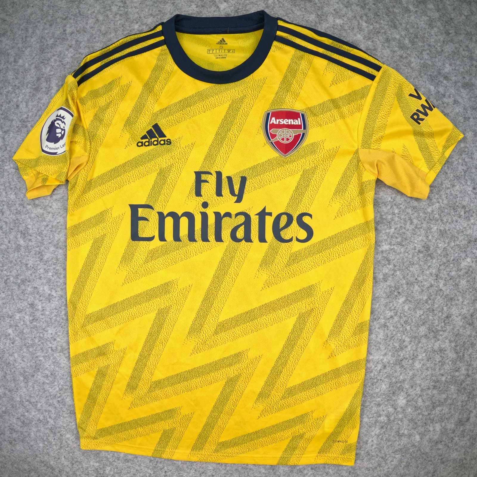 Arsenal Football Shirt Small 2019 2020 Yellow adidas Saka 77 Soccer Jersey photo 2
