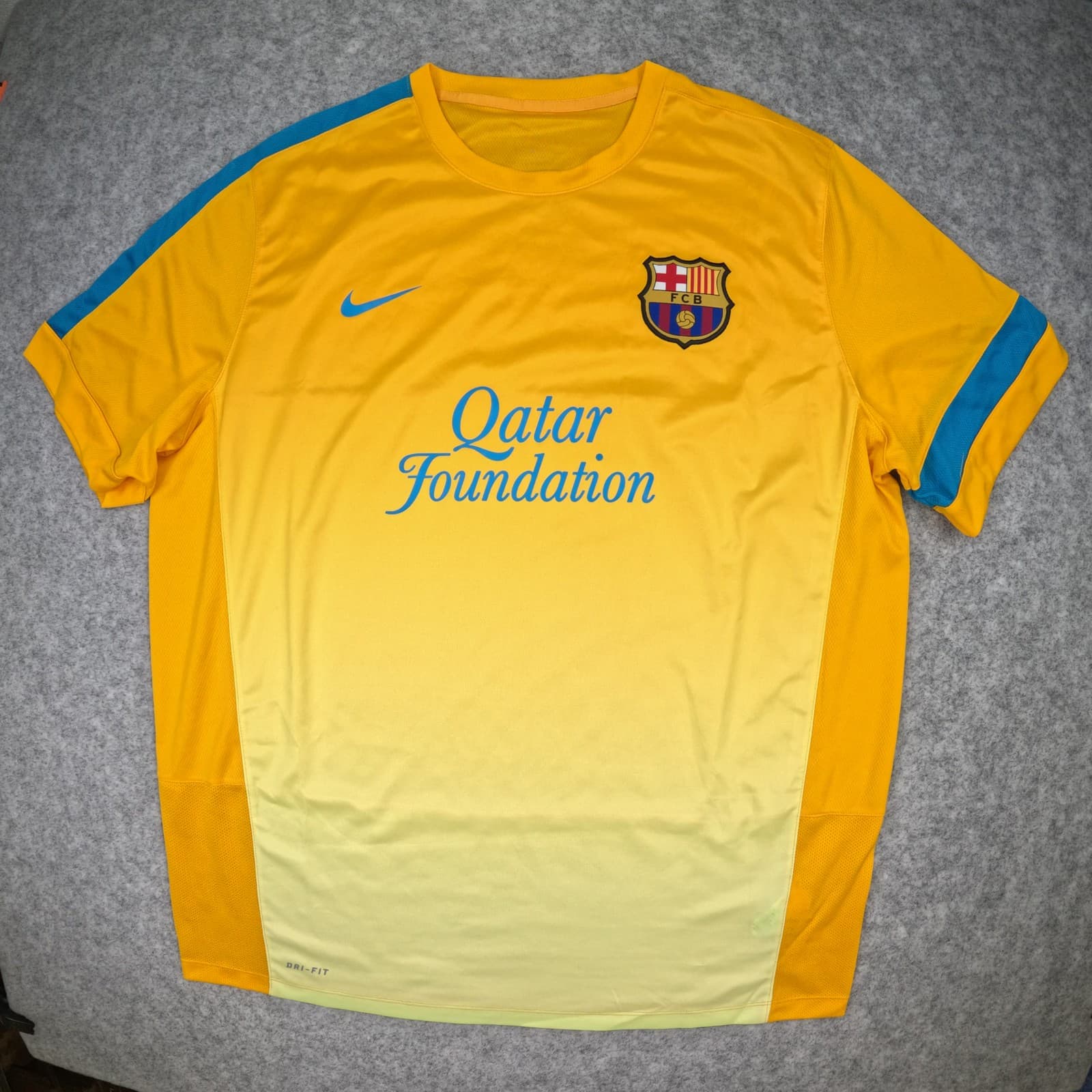 Barcelona Football Shirt 2XL Yellow 2013 2014 Training Kit Nike Soccer Jersey
