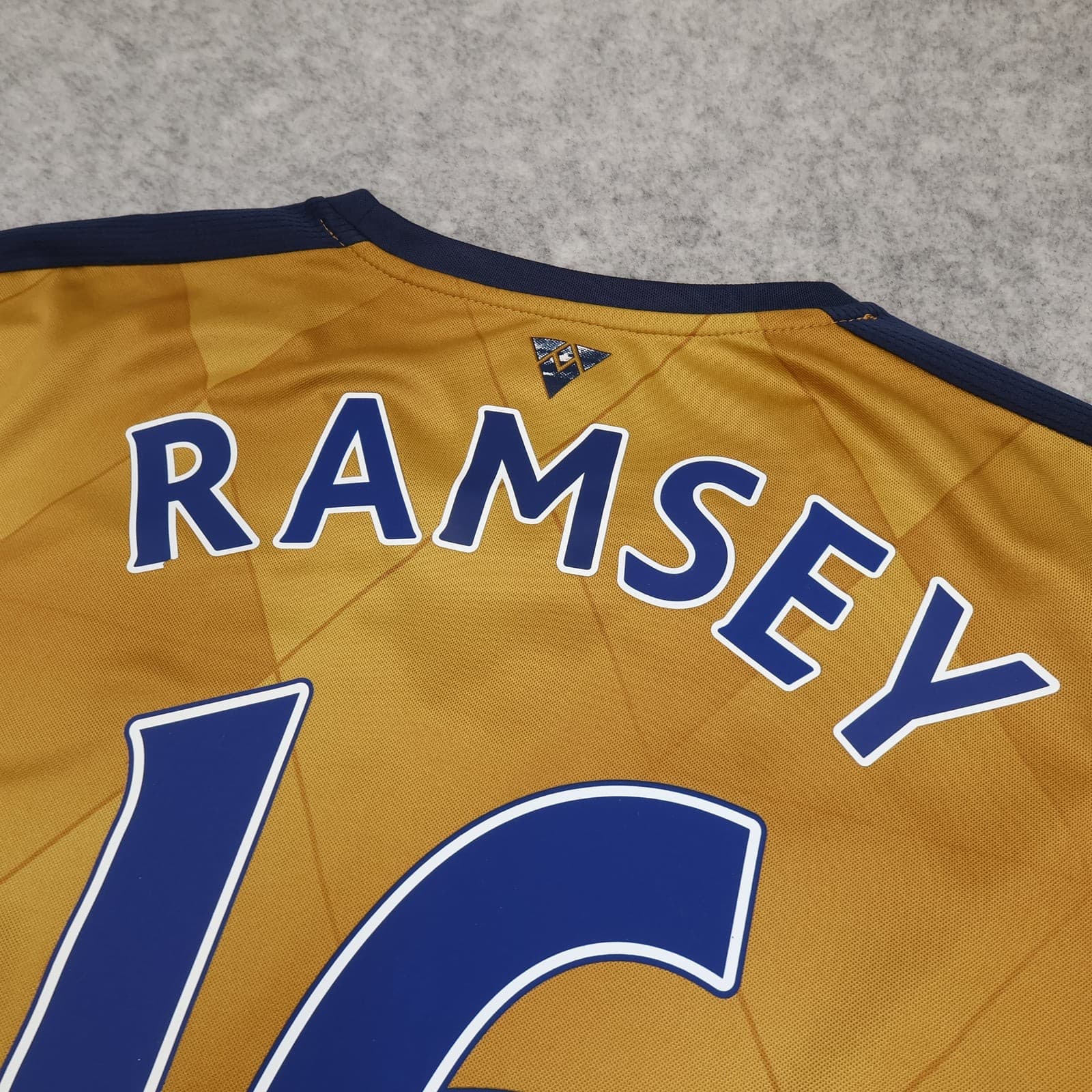 Arsenal Football Shirt Mens Away Gold 2015 2016 PUMA Ramsey 16 Football photo 8
