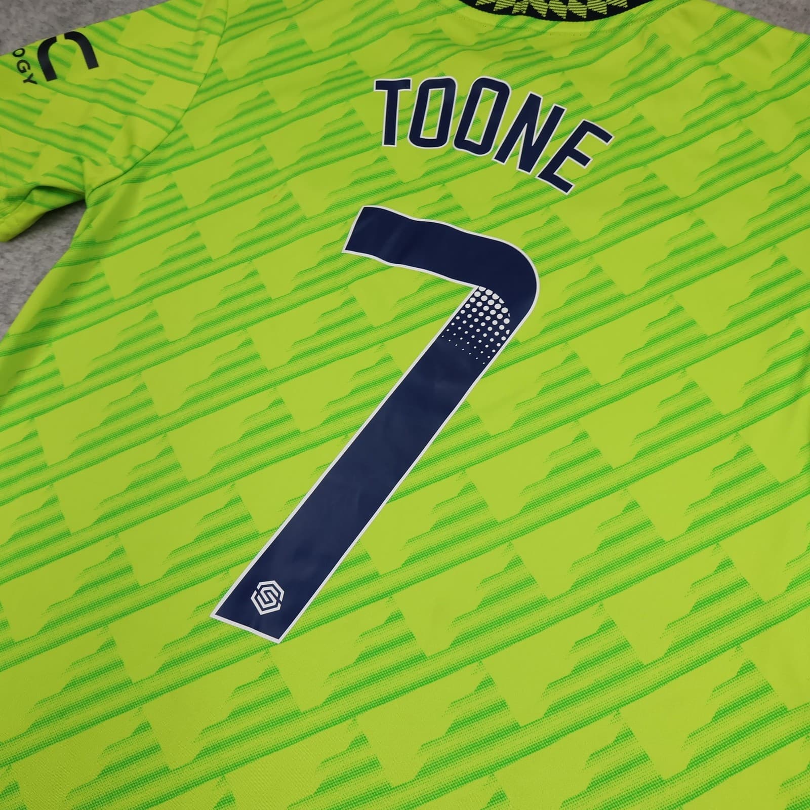 Manchester United Shirt Womens Small 8-10 3rd 2022 2023 Adidas Toone 7 Jersey photo 11
