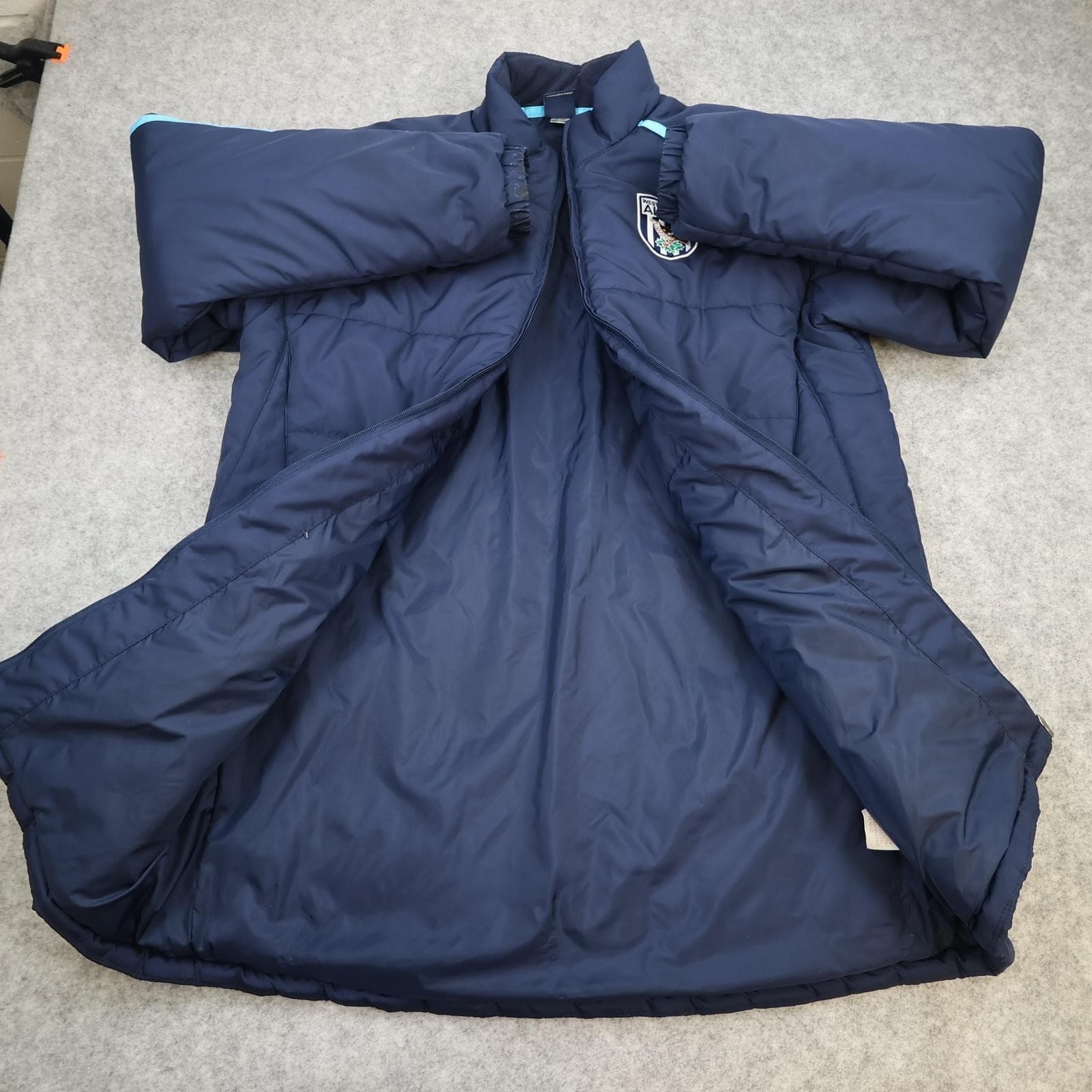 West Bromwich Albion Jacket Mens Large Navy EPL Football Umbro Padded Coat photo 2