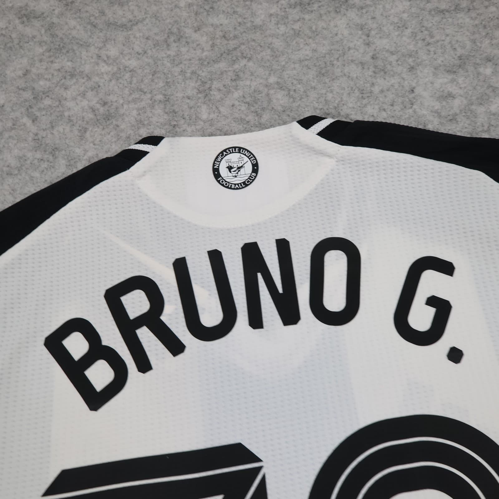 Newcastle United Shirt Medium White Home Kit 2024 2025 Adidas Jersey Guimarães photo 23