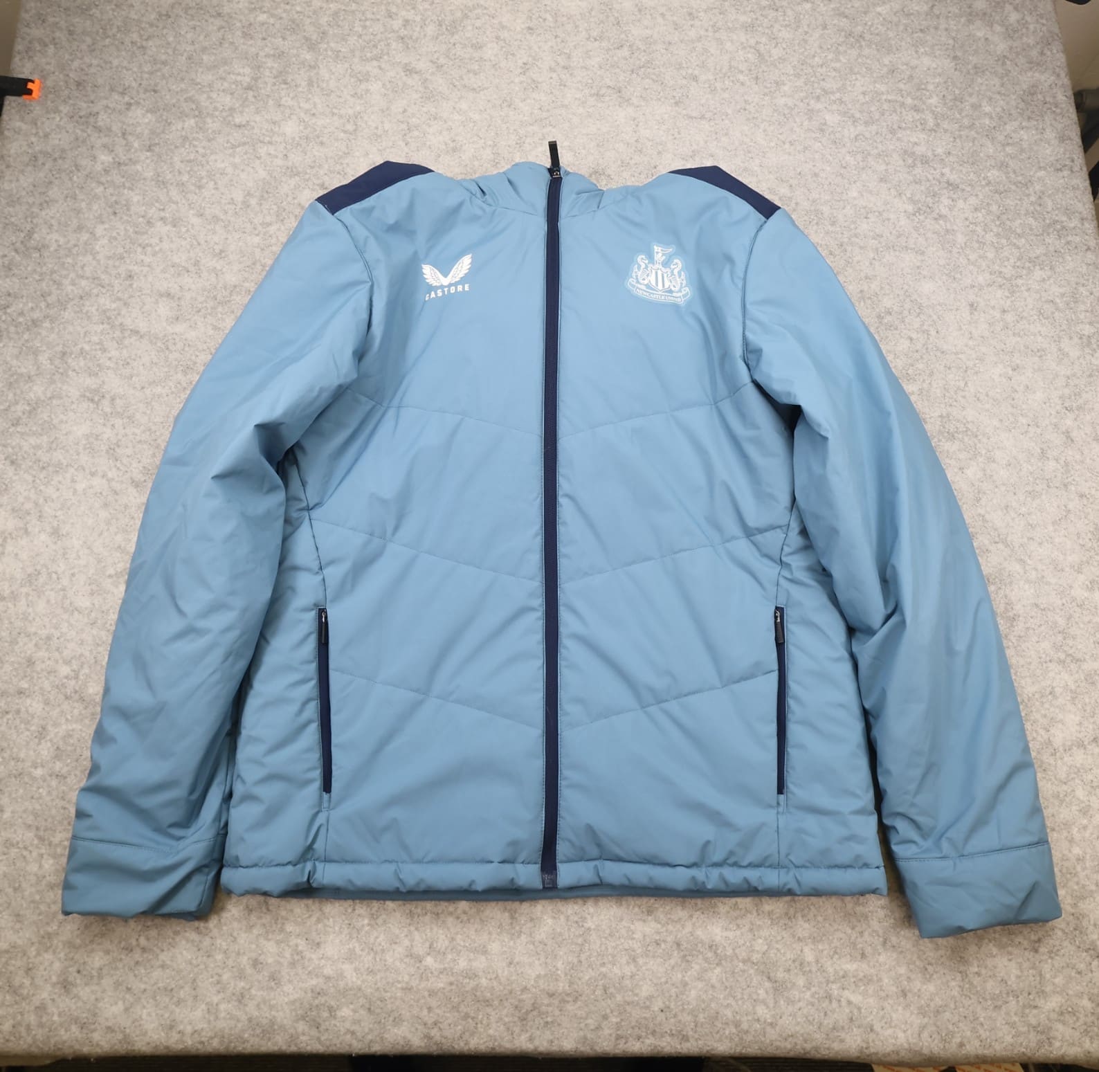 Newcastle United Jacket Medium Blue Waterproof Coat 2023 2024 Castore Bench