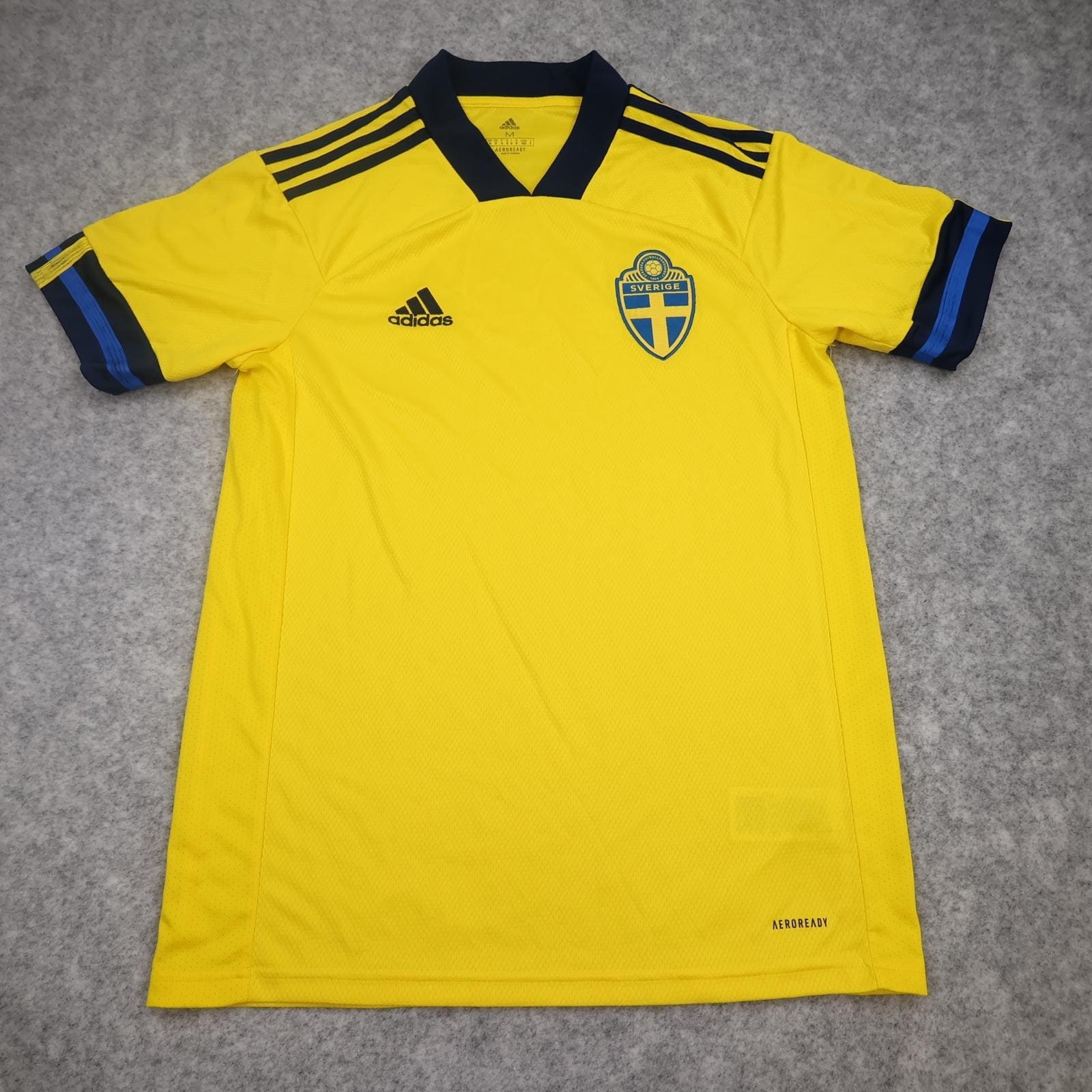 Sweden Home Shirt Mens Medium Yellow 2020 2021 Football Adidas AEROREADY Jersey