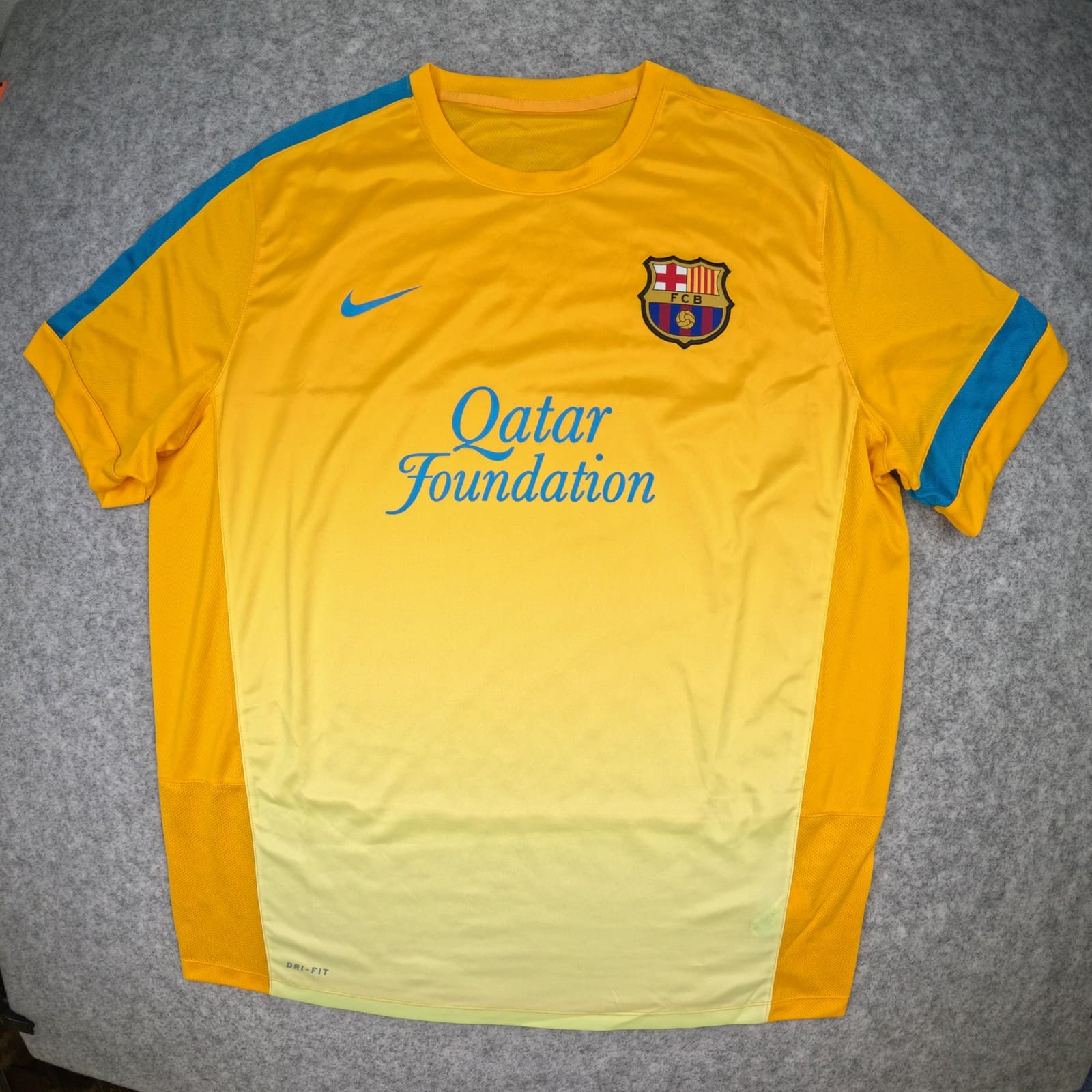 Barcelona Football Shirt 2XL Yellow 2013 2014 Training Kit Nike Soccer Jersey