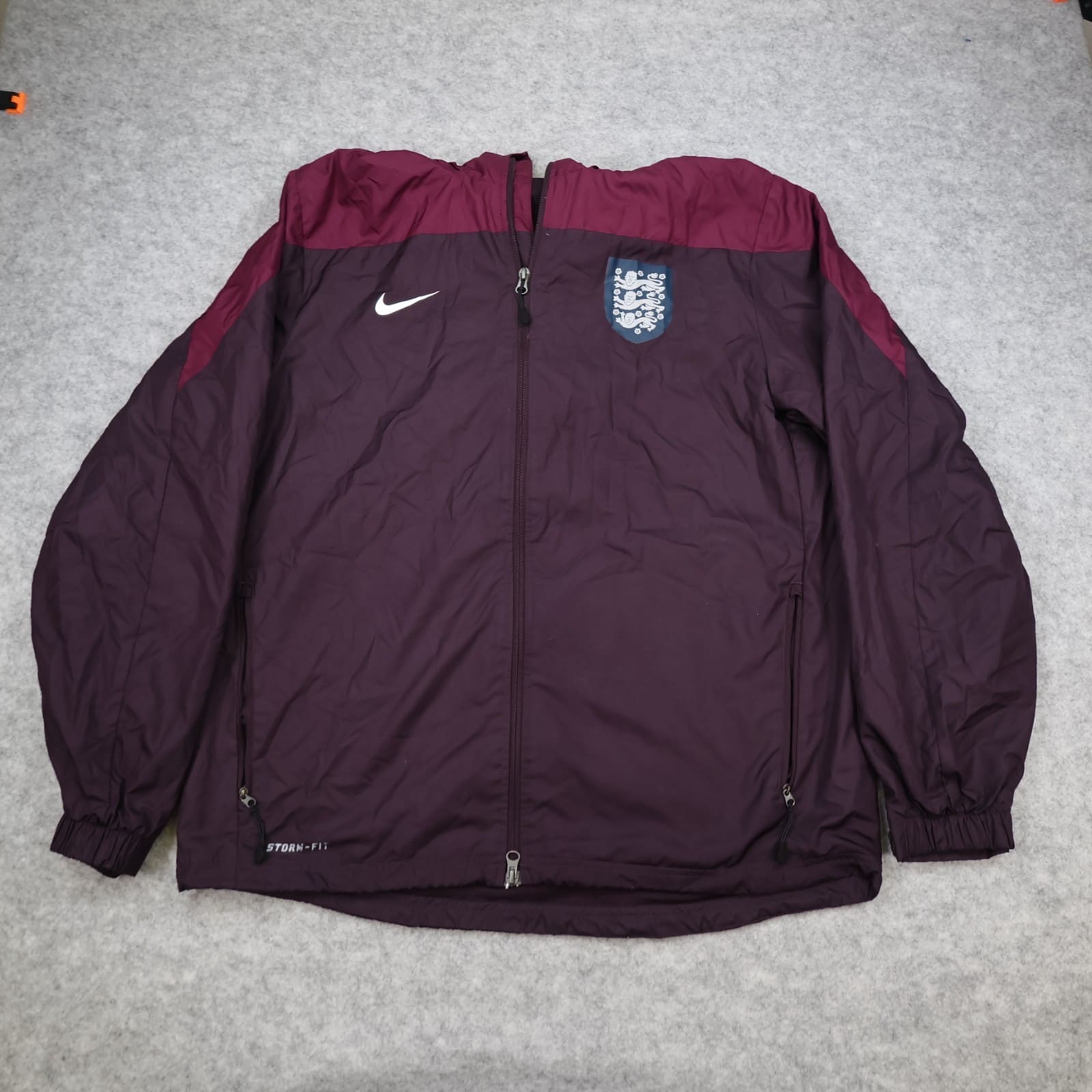 England Football Jacket Large Burgundy Coat Training 2014 2015 Storm Fit Hooded