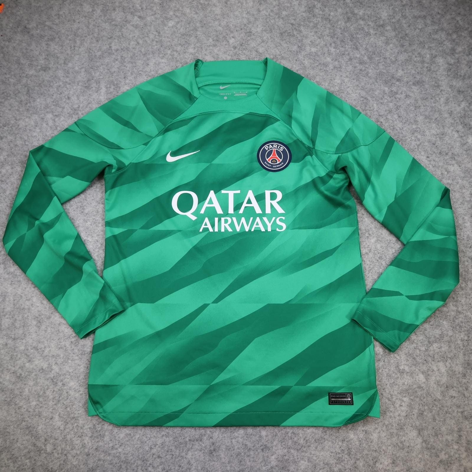 Paris Saint-Germain Goalkeeper Mens Medium Green 2023 2024 Nike Soccer Jersey